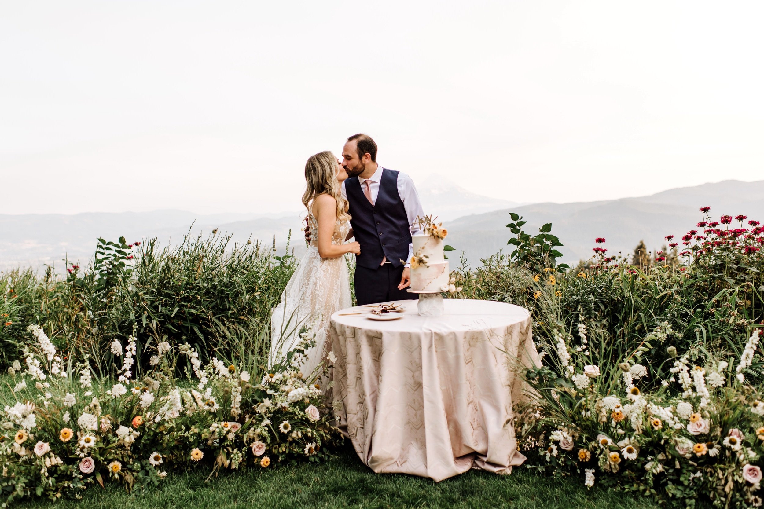 Modern-garden-wedding-at Gorge-Crest-Vineyard-287.jpg