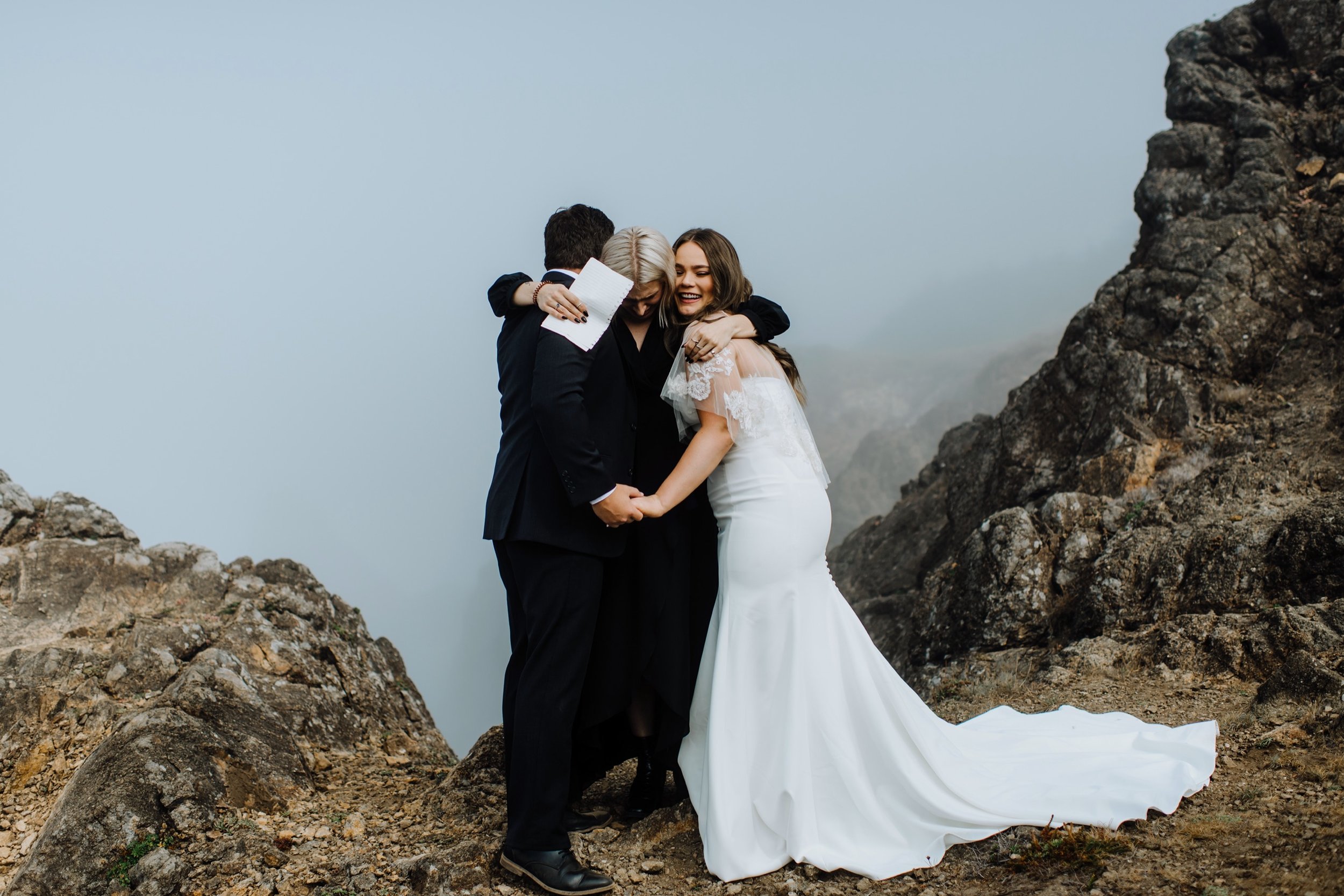 Moody-elopement-on-the-foggy-Oregon-Coast-Cliffside-22.jpg