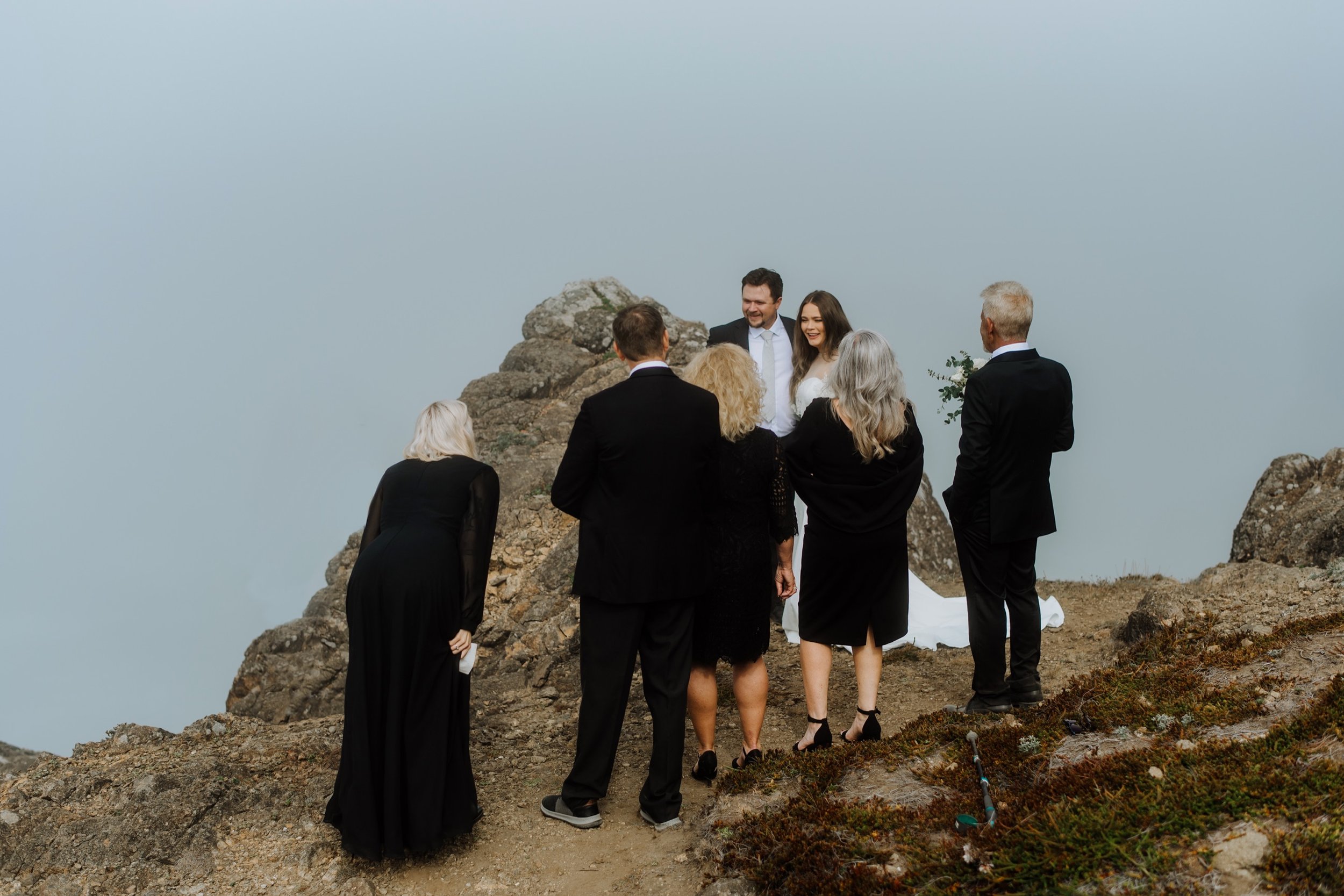 Moody-elopement-on-the-foggy-Oregon-Coast-Cliffside-27.jpg