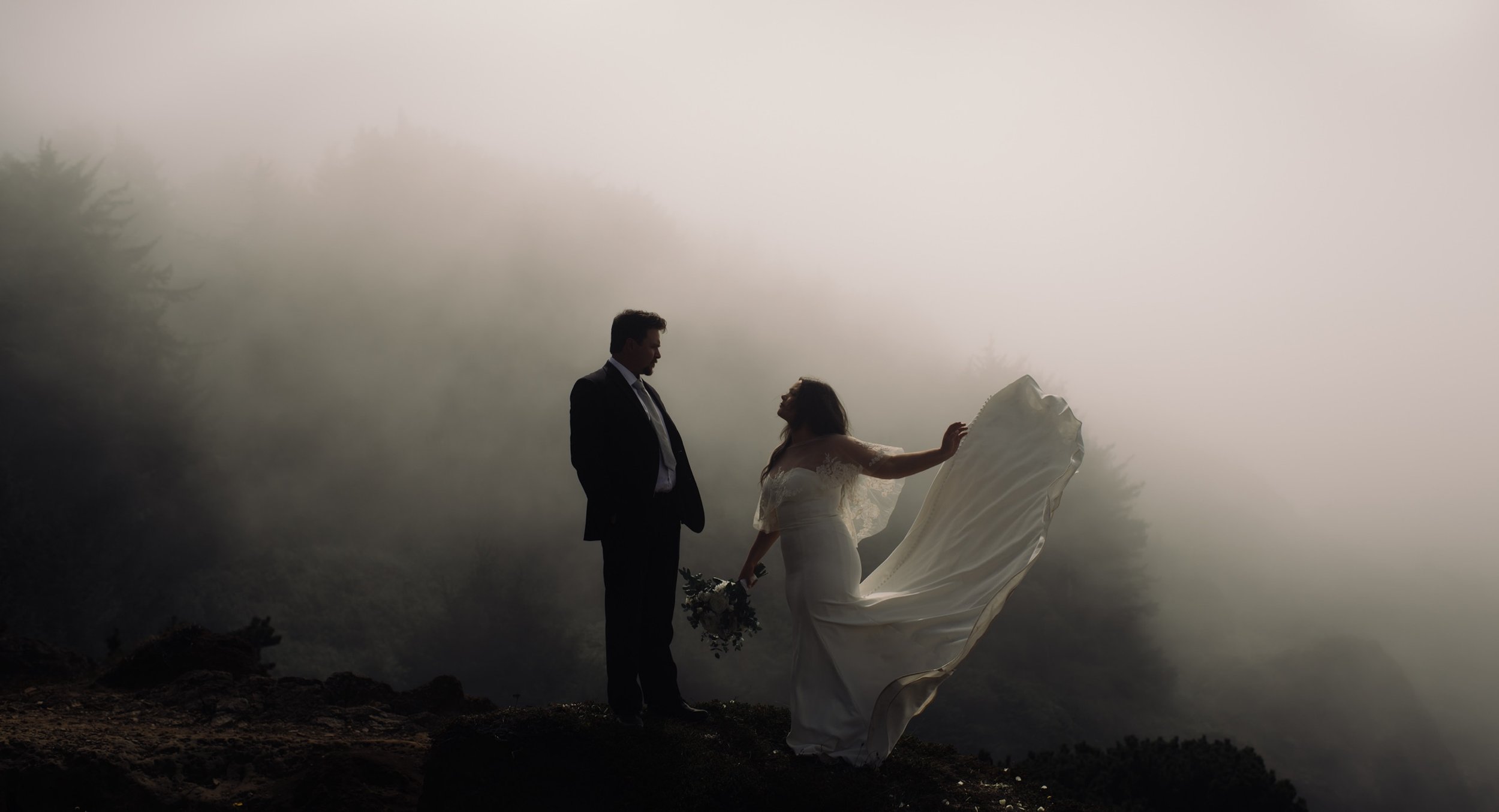 Moody-elopement-on-the-foggy-Oregon-Coast-Cliffside-31.jpg