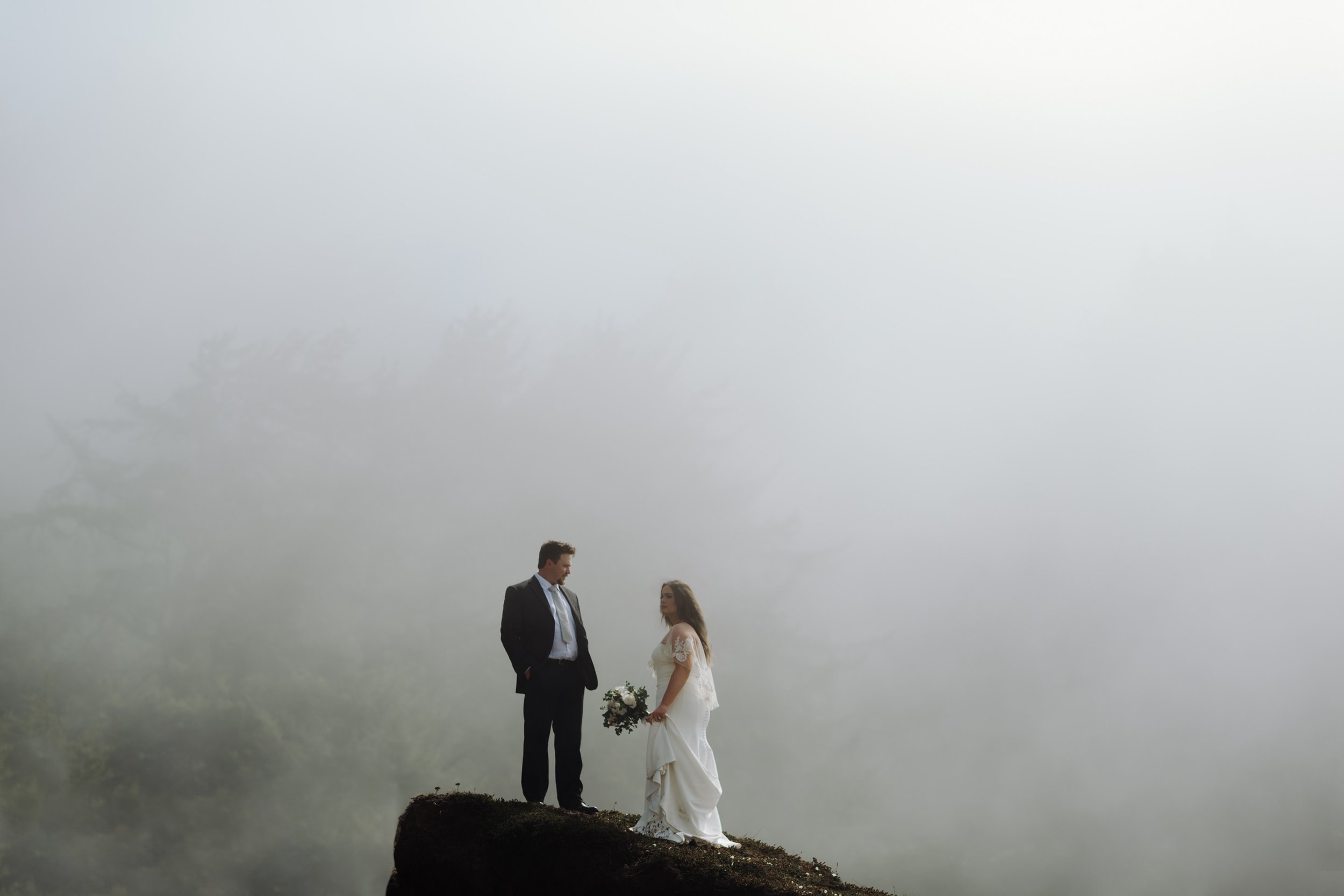 Moody-elopement-on-the-foggy-Oregon-Coast-Cliffside-36.jpg