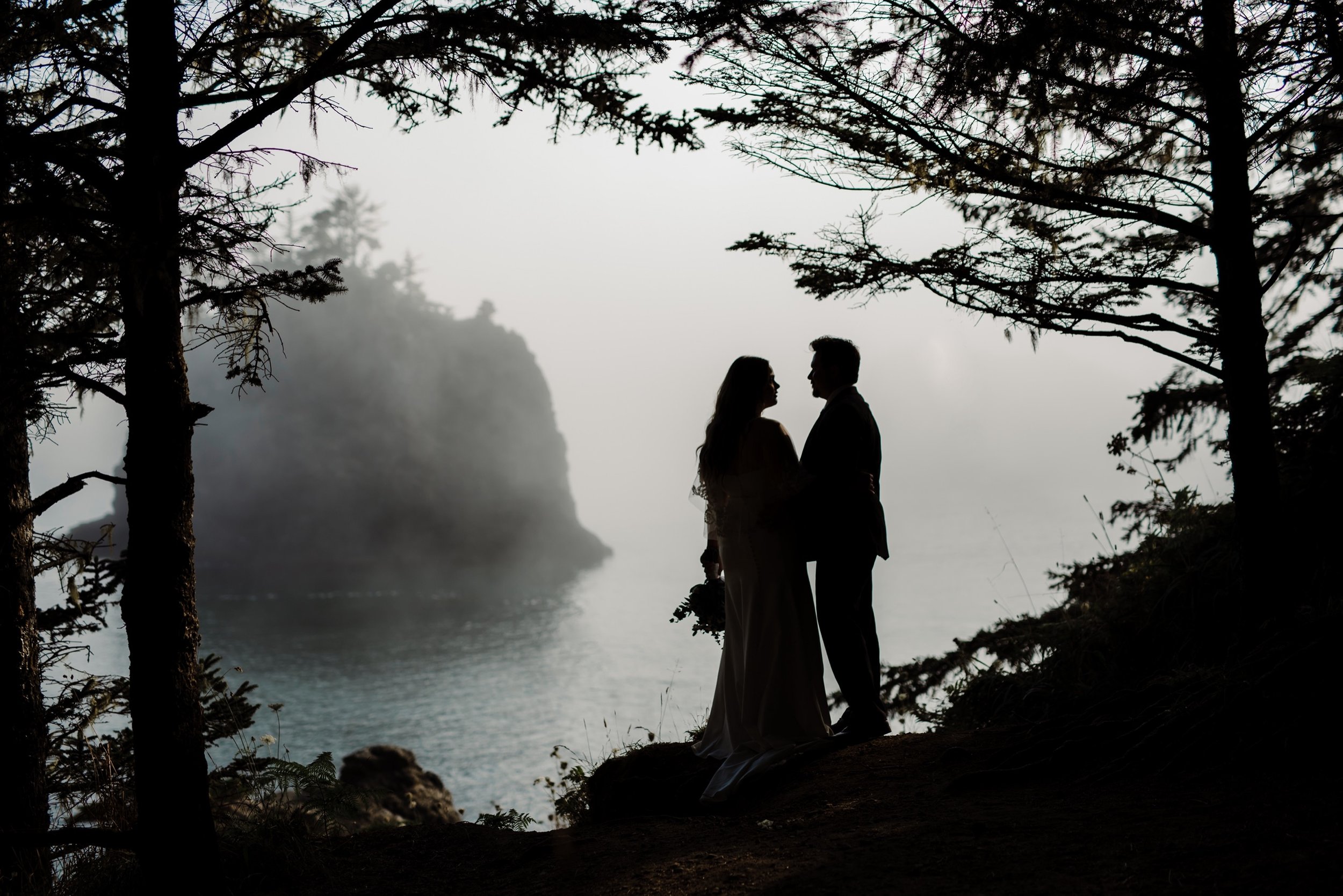 Moody-elopement-on-the-foggy-Oregon-Coast-Cliffside-48.jpg