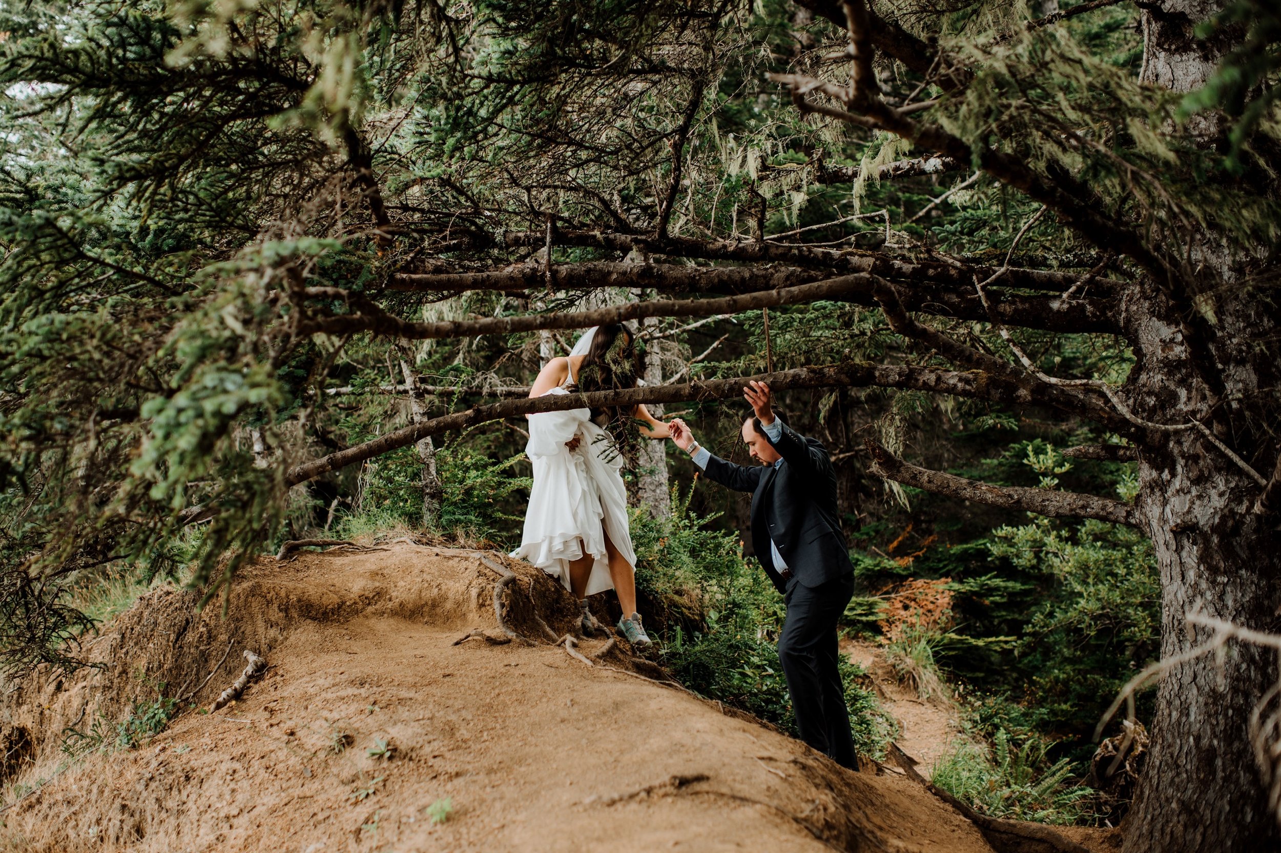 FOGGY-ELOPEMENT-AT-WHALESHEAD-BEACH-BROOKINGS -OREGON-004.jpg