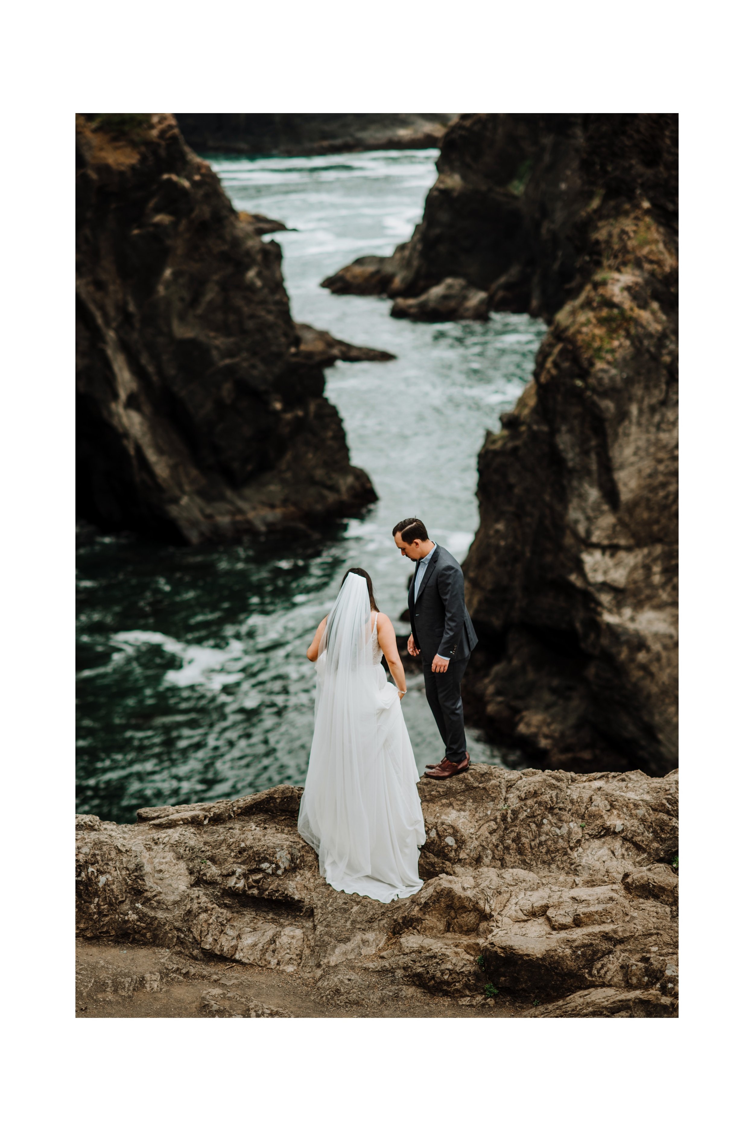 FOGGY-ELOPEMENT-AT-WHALESHEAD-BEACH-BROOKINGS -OREGON-008.jpg