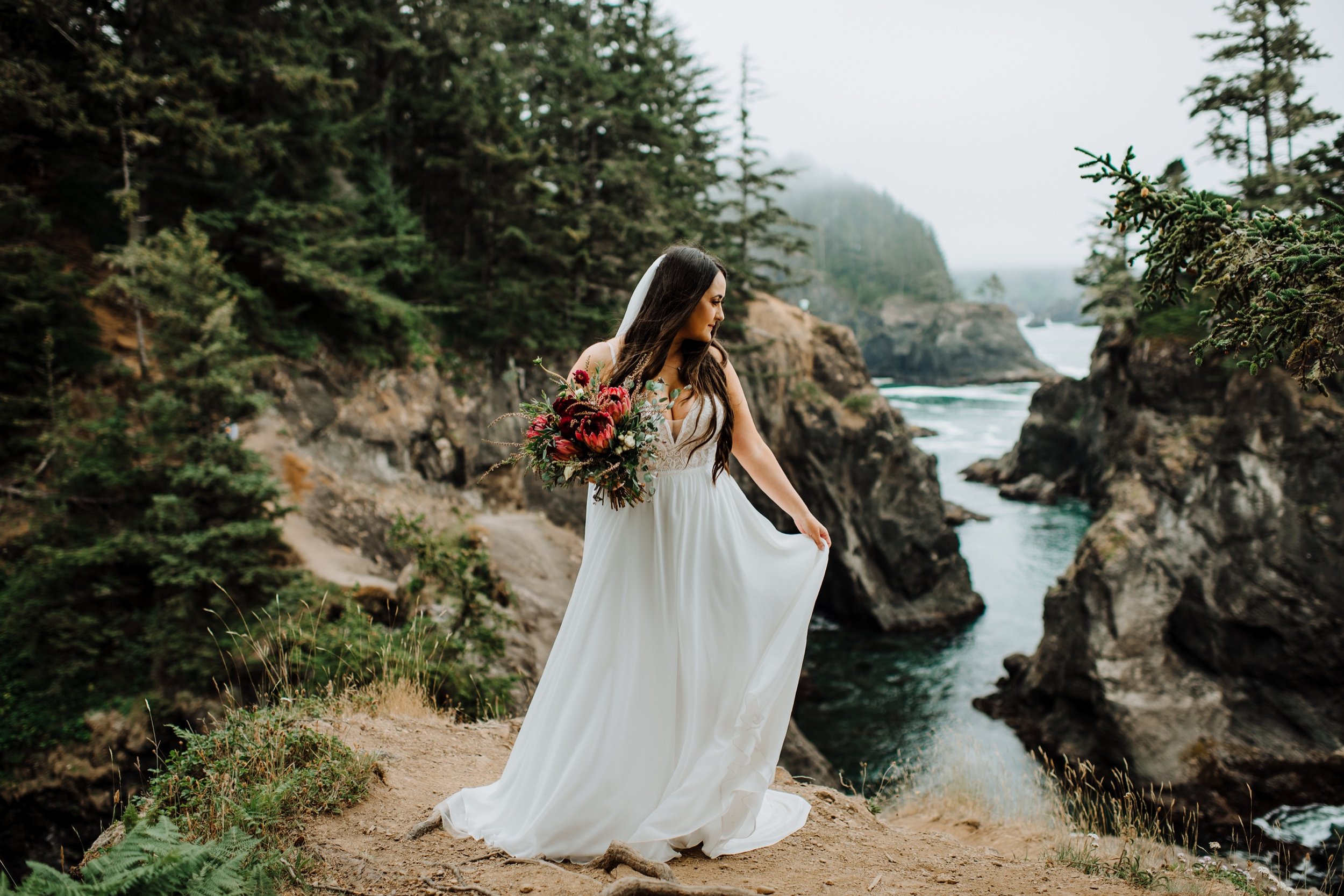 FOGGY-ELOPEMENT-AT-WHALESHEAD-BEACH-BROOKINGS -OREGON-011.jpg