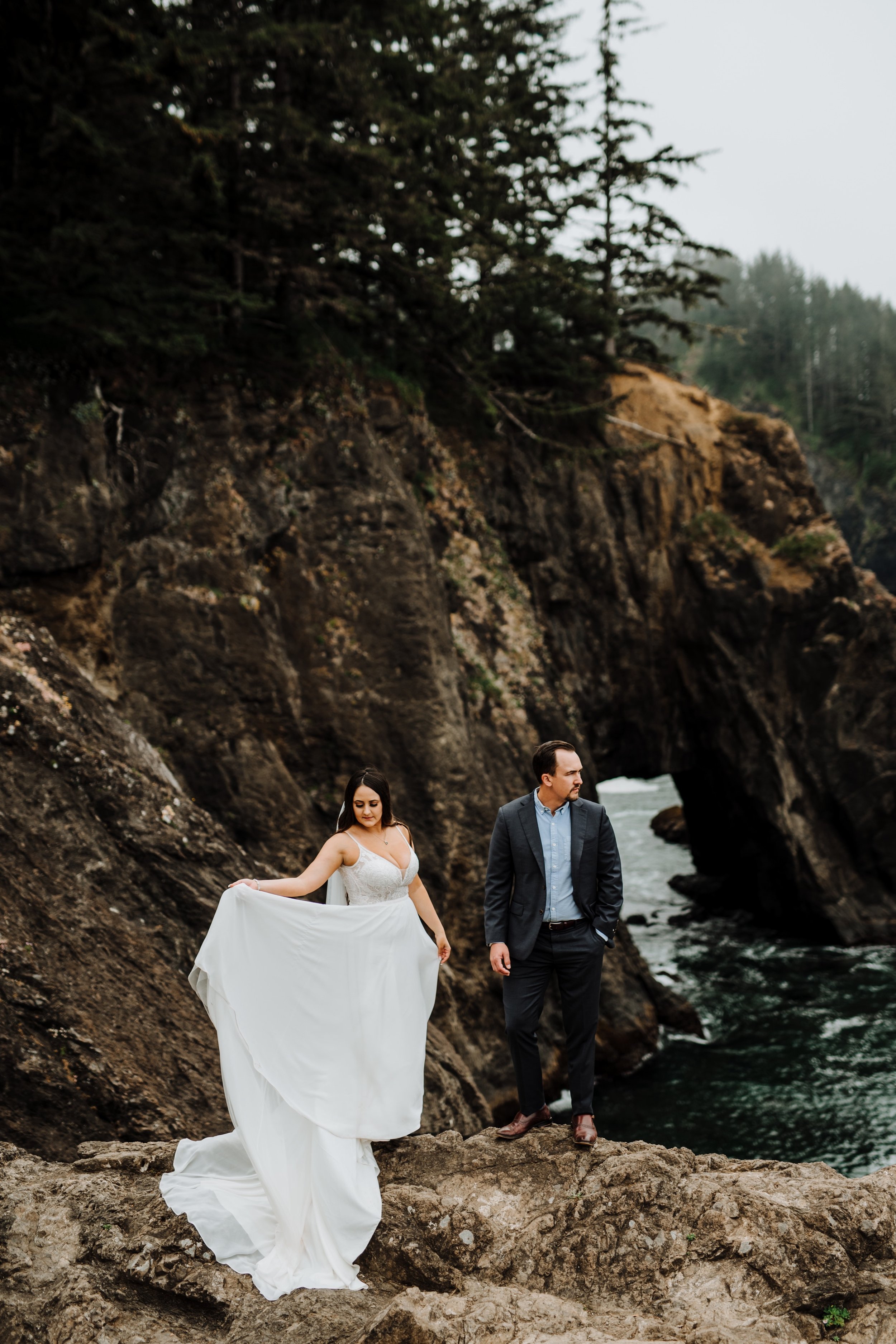 FOGGY-ELOPEMENT-AT-WHALESHEAD-BEACH-BROOKINGS -OREGON-017.jpg