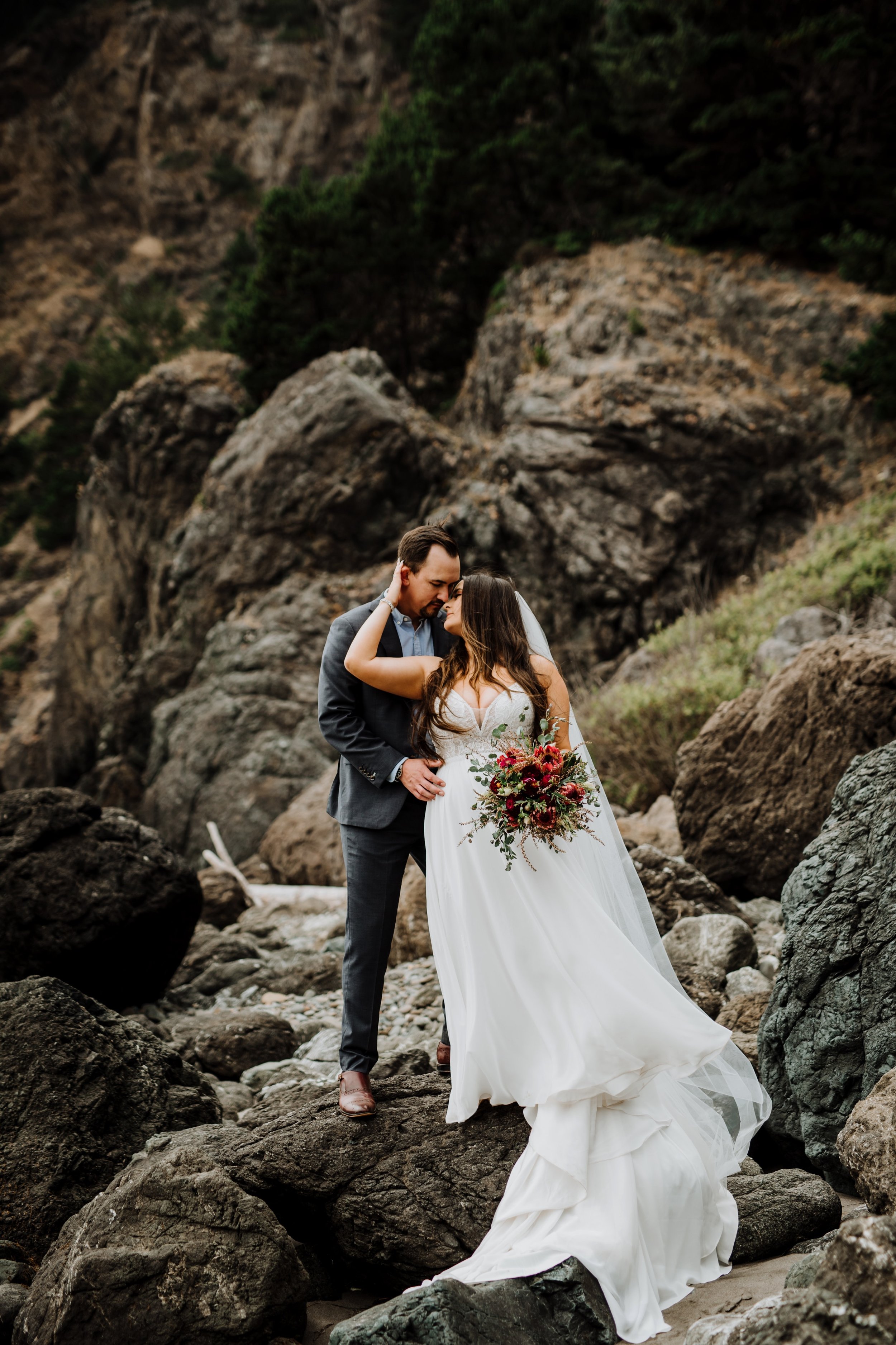 FOGGY-ELOPEMENT-AT-WHALESHEAD-BEACH-BROOKINGS -OREGON-020.jpg