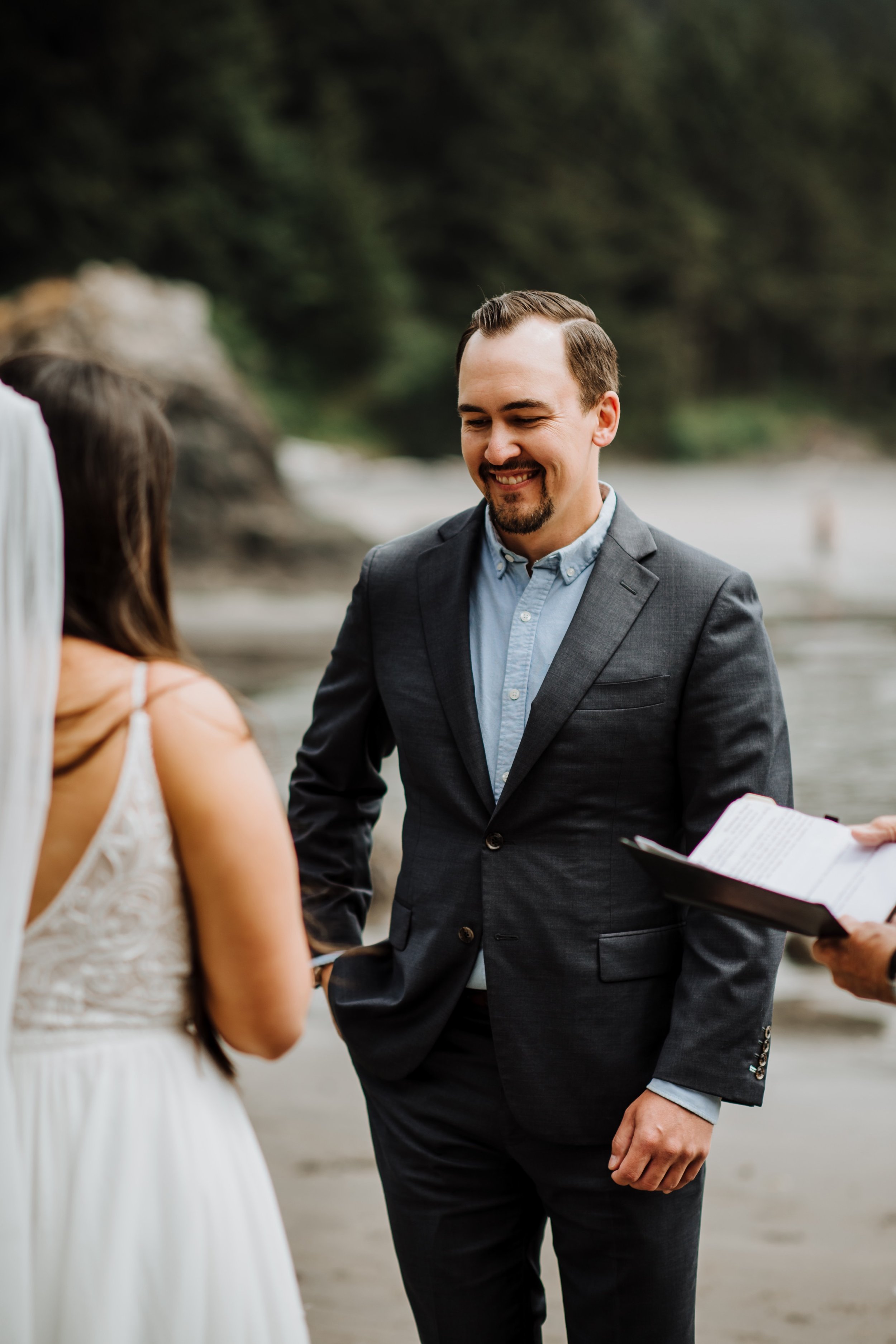 FOGGY-ELOPEMENT-AT-WHALESHEAD-BEACH-BROOKINGS -OREGON-031.jpg