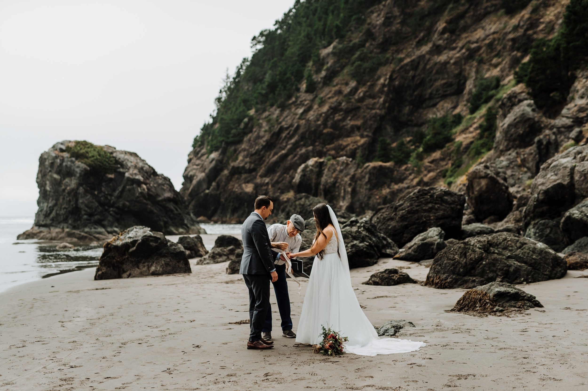 FOGGY-ELOPEMENT-AT-WHALESHEAD-BEACH-BROOKINGS -OREGON-038.jpg