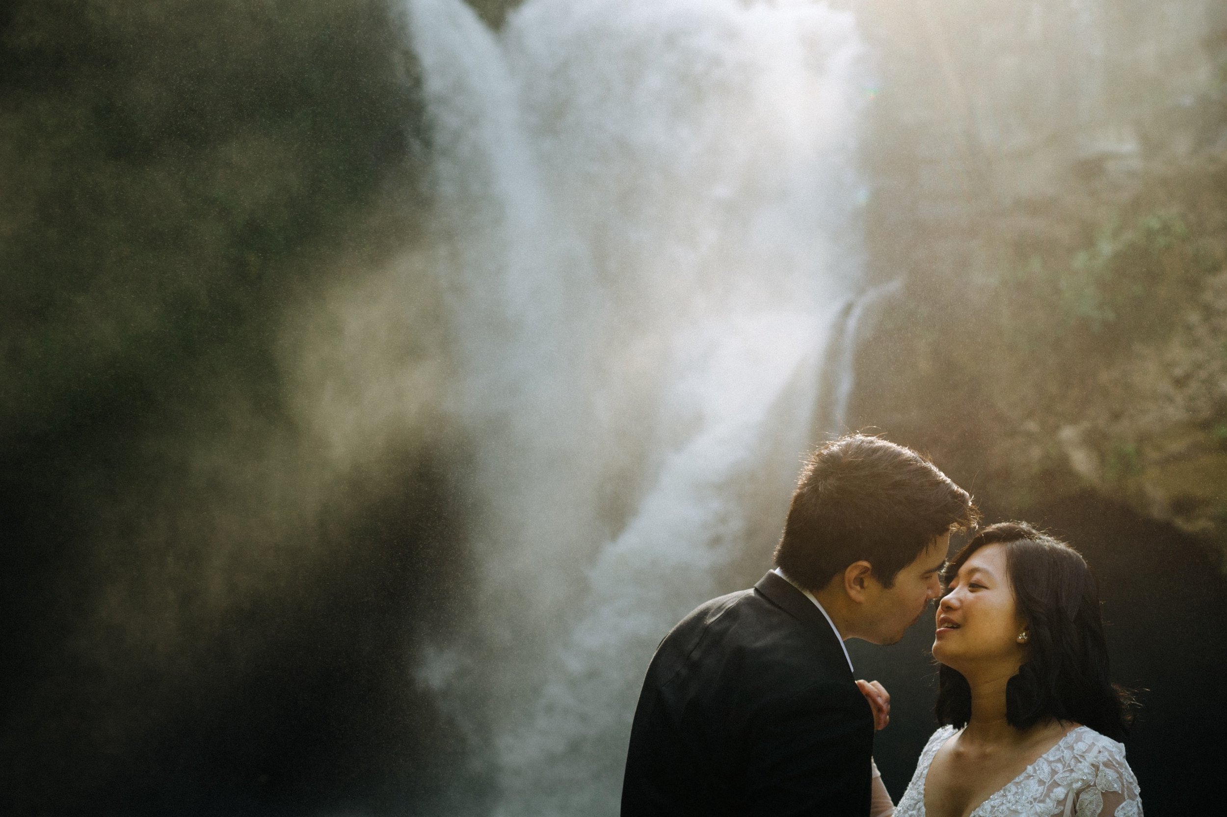 Ubud-Bali-waterfall-Bridal-session-Day-after-photoshoot-04.jpg