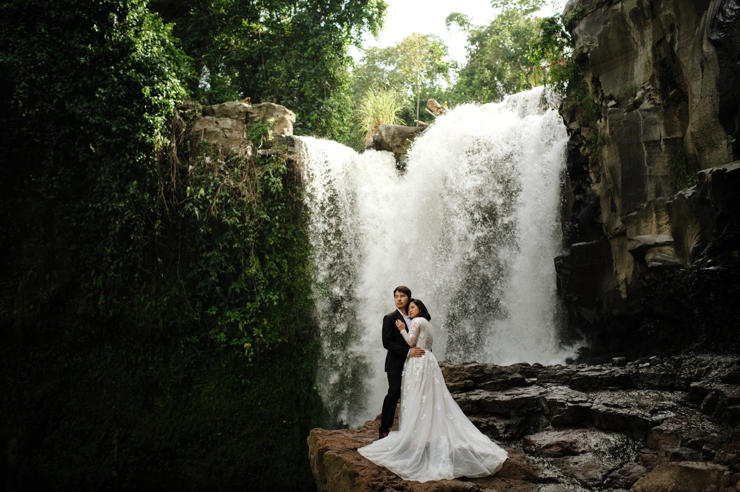 Ubud-Bali-waterfall-Bridal-session-Day-after-photoshoot-28.jpg
