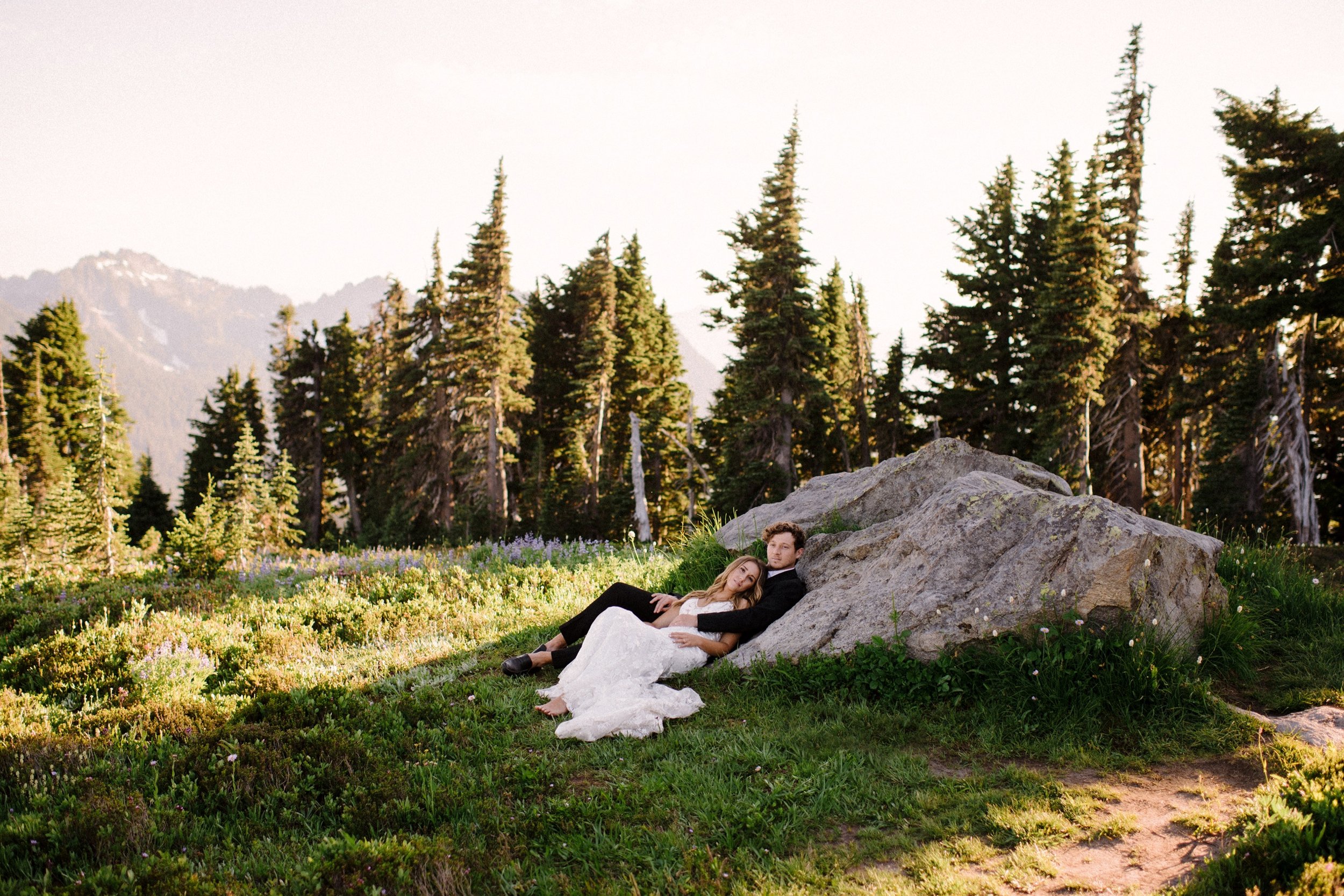 09_Mt-Rainier-National-park-wildflower-elopement-027.jpg