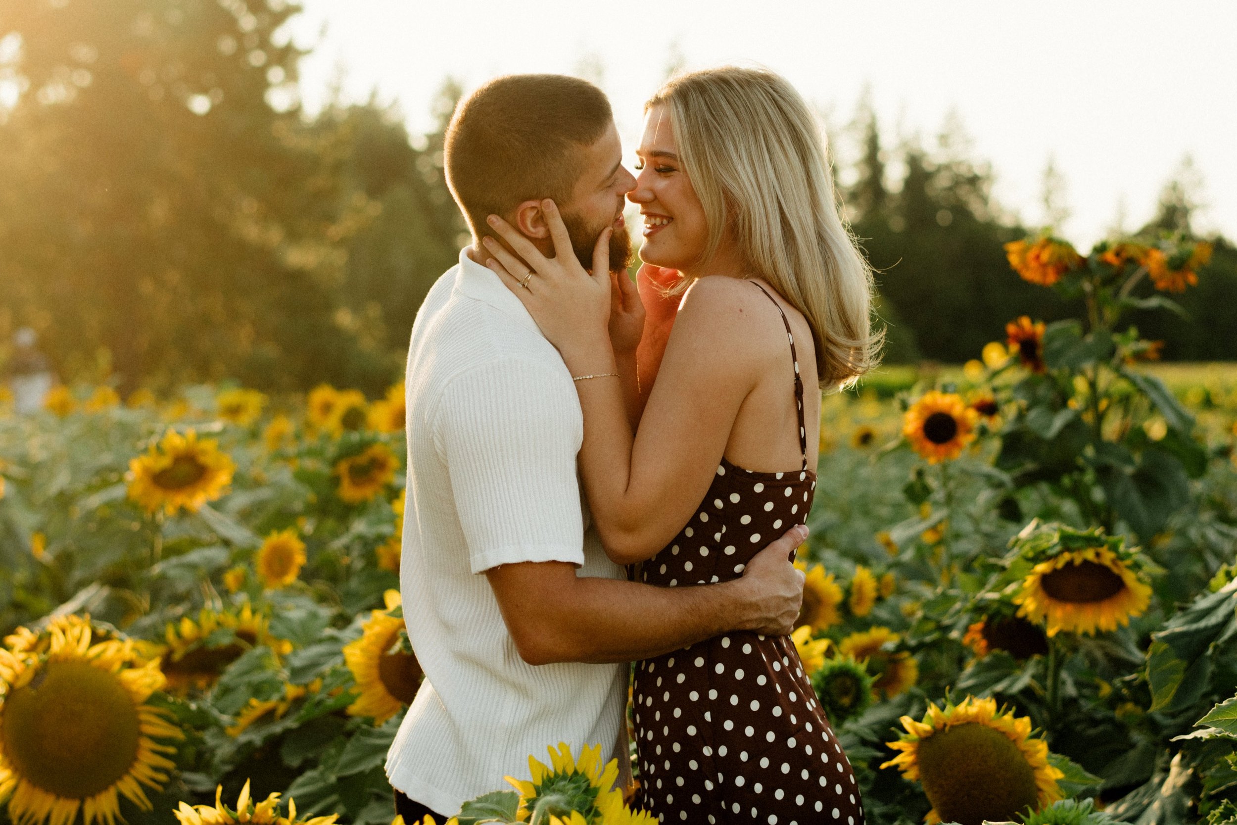 SUnset-SUNFLOWER-FIELDS-Engagement-Session-Portland-005.jpg