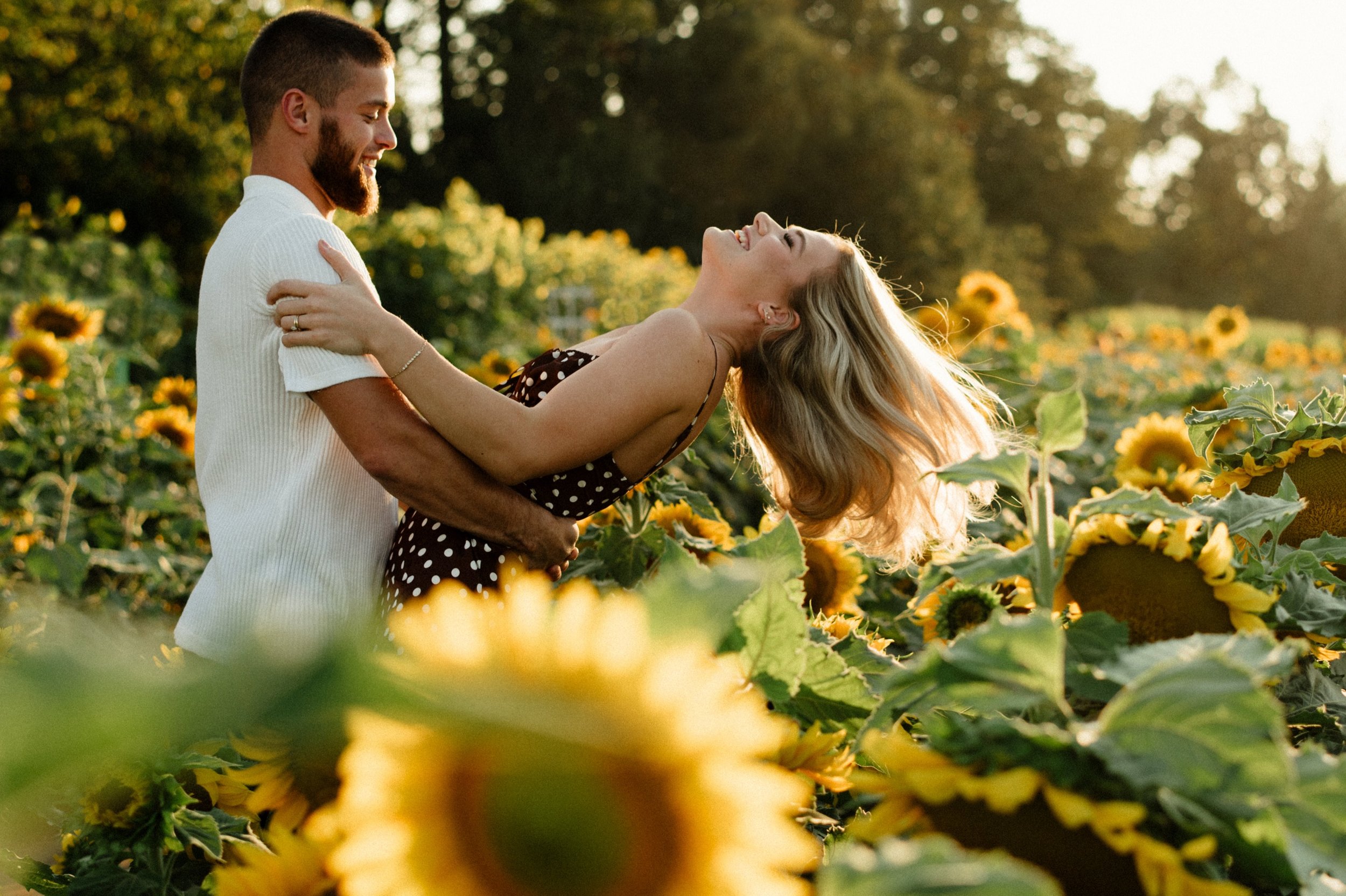 SUnset-SUNFLOWER-FIELDS-Engagement-Session-Portland-006.jpg