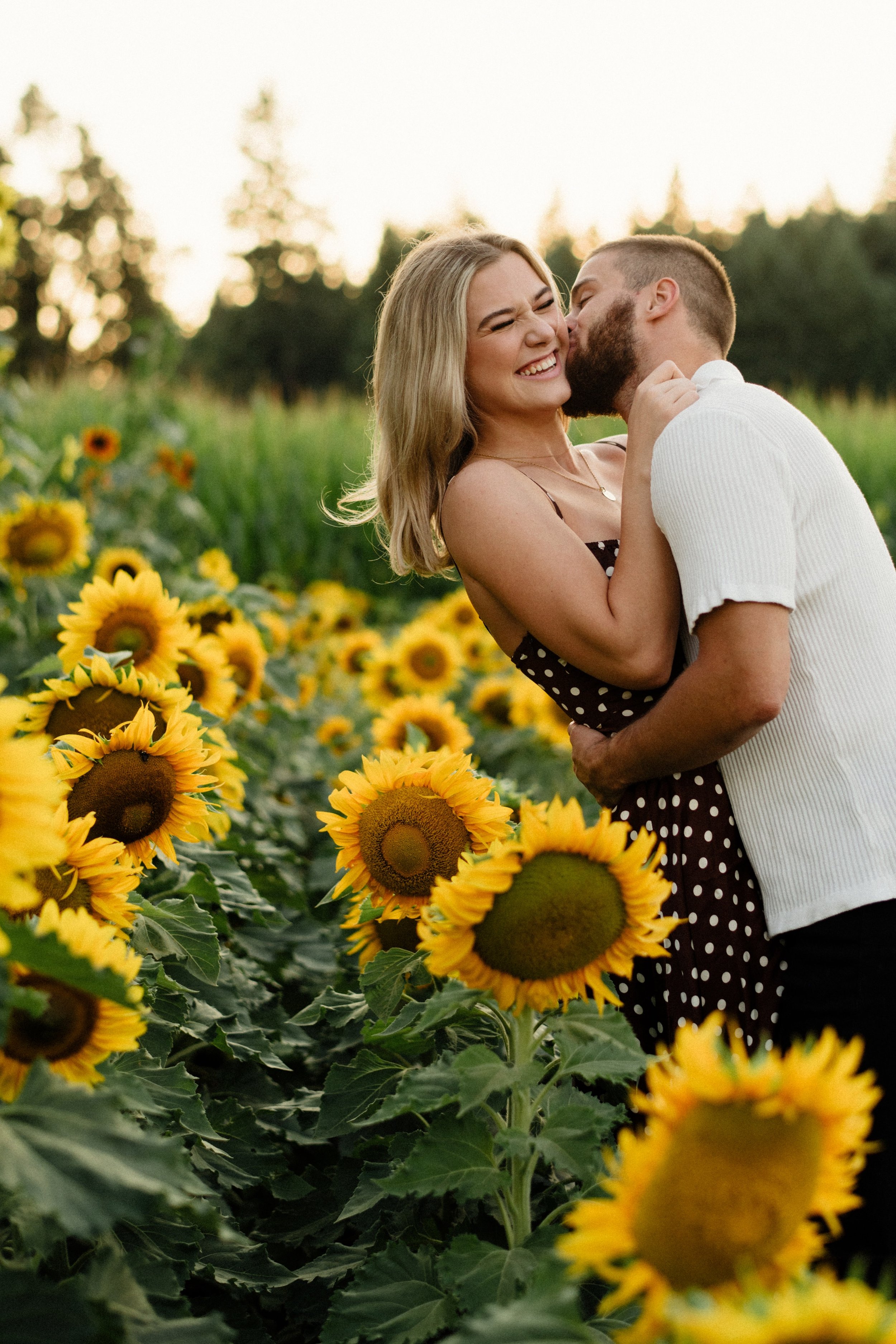 SUnset-SUNFLOWER-FIELDS-Engagement-Session-Portland-007.jpg