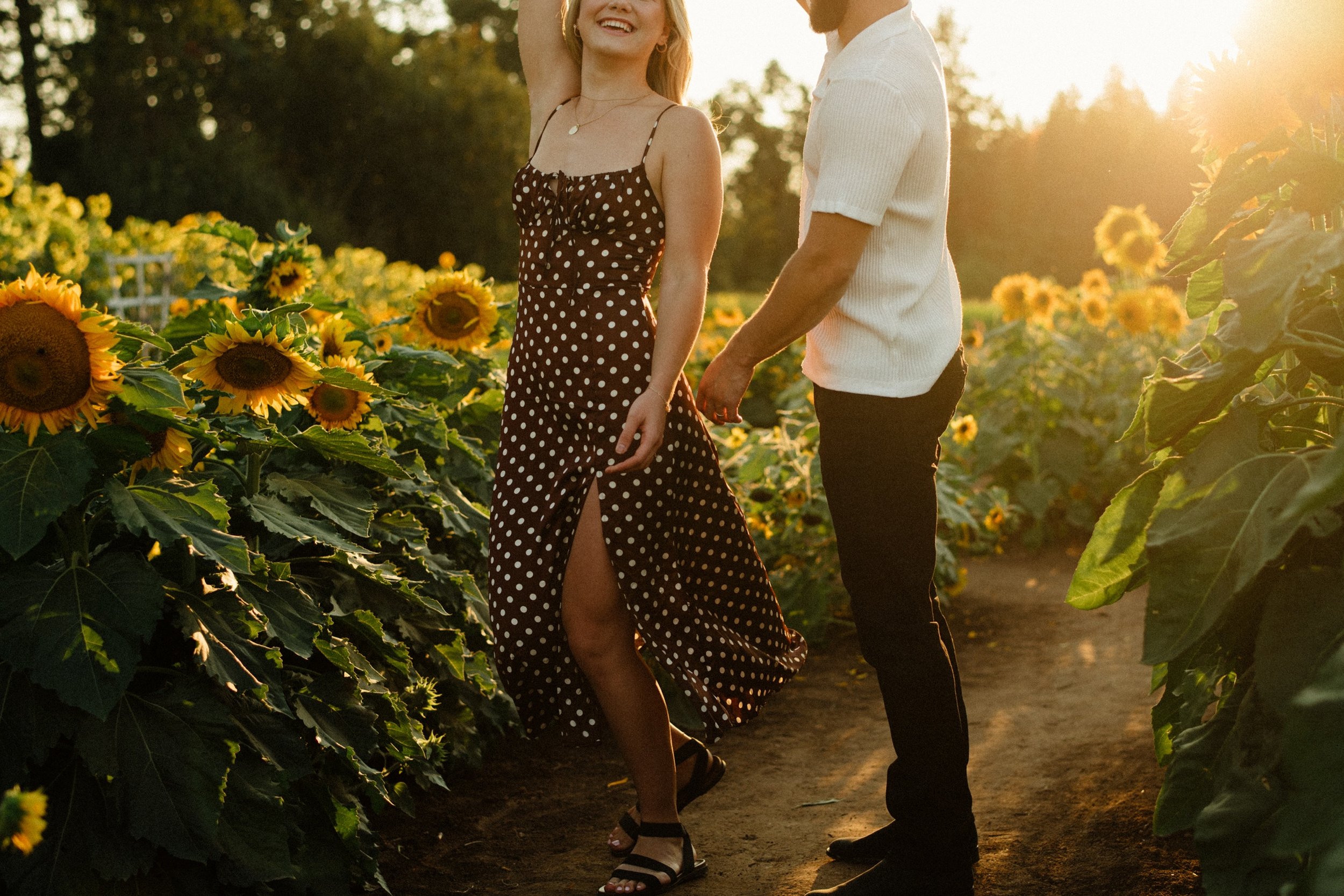 SUnset-SUNFLOWER-FIELDS-Engagement-Session-Portland-009.jpg