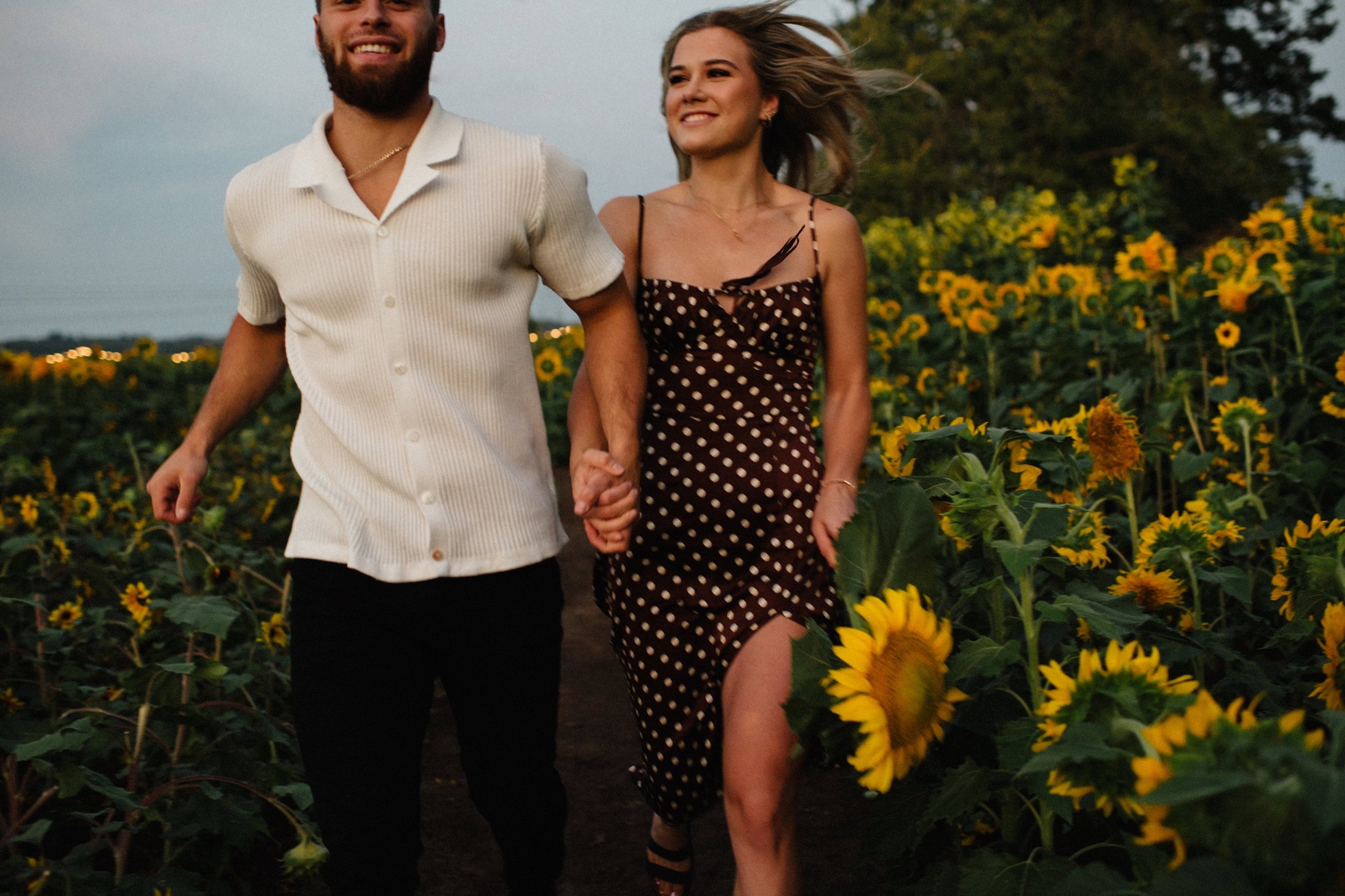 SUnset-SUNFLOWER-FIELDS-Engagement-Session-Portland-021.jpg