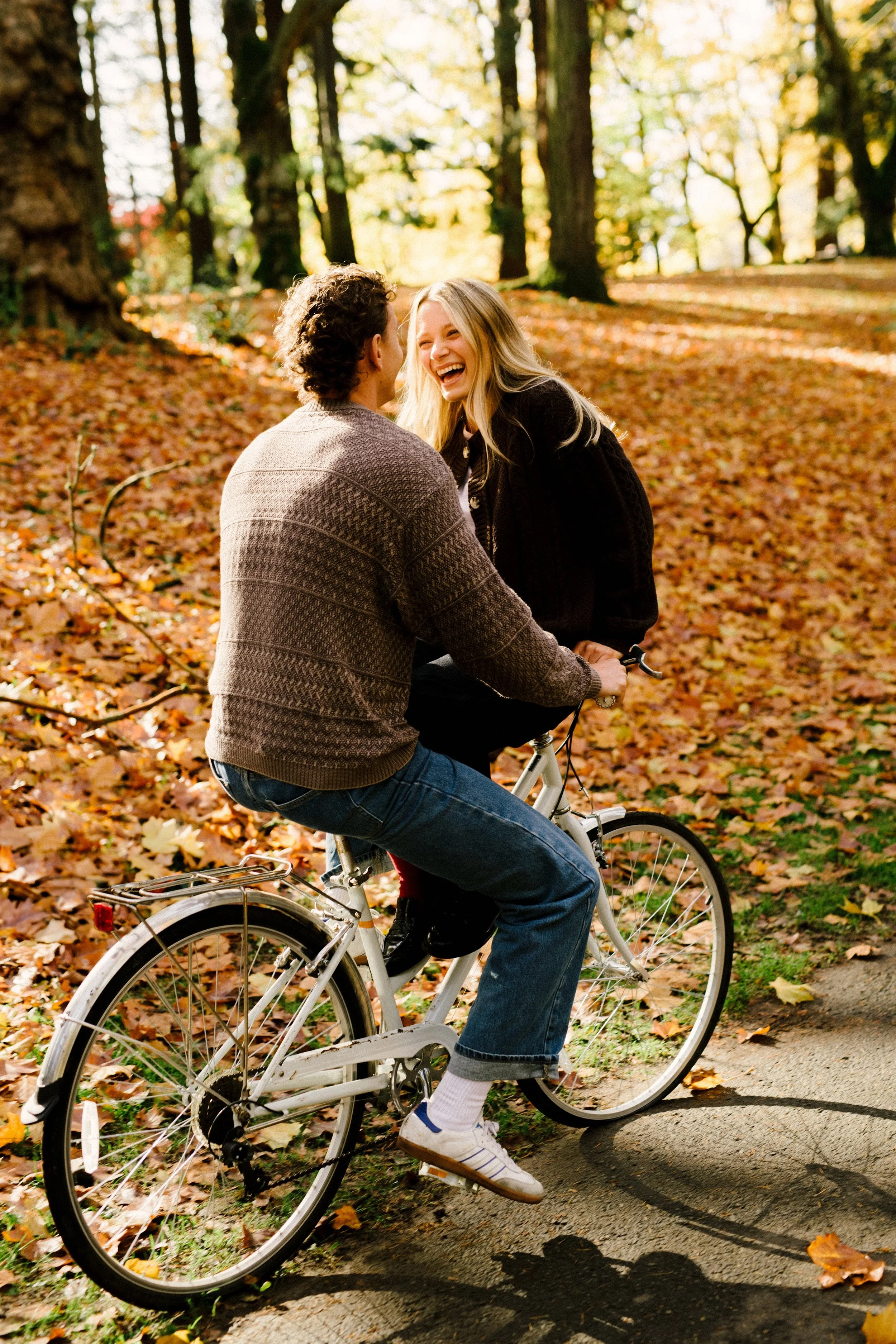 Fall-bike-ride-engagement-portland-oregon-10.jpg