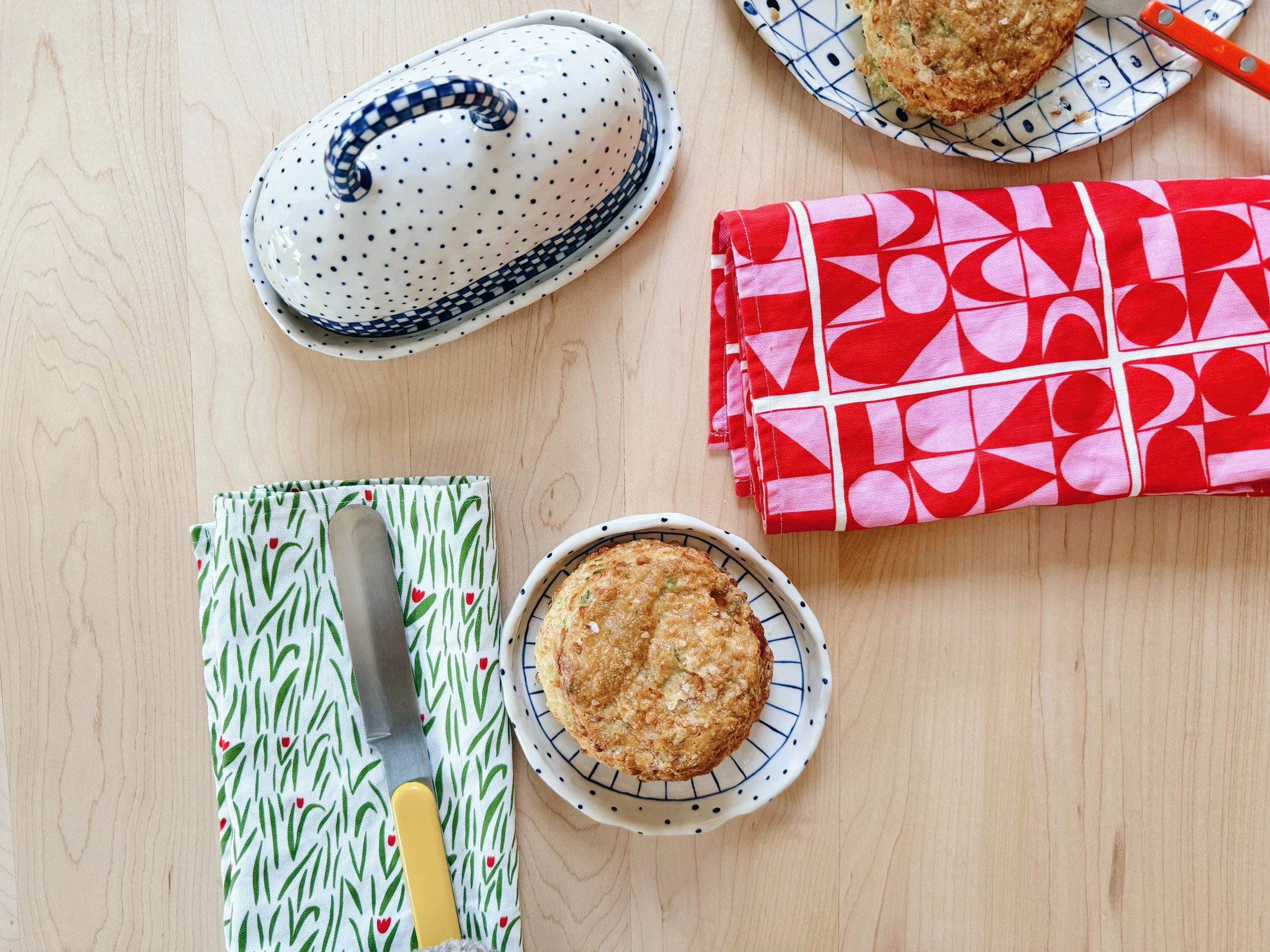 Cloth napkins in geometric design