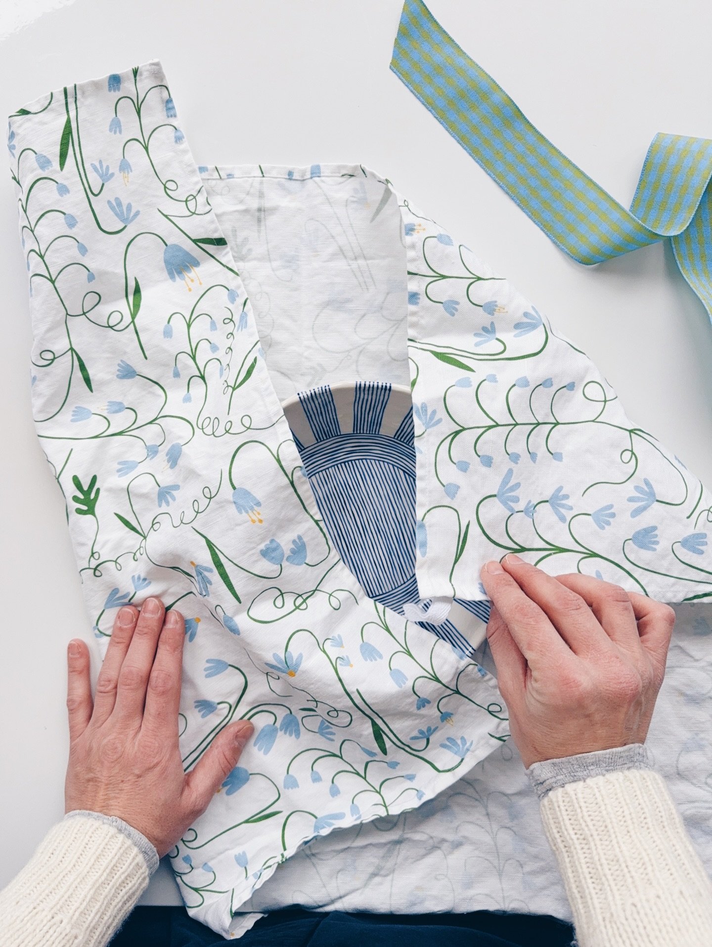 🤍I love a gift wrapped in a linen.🤍