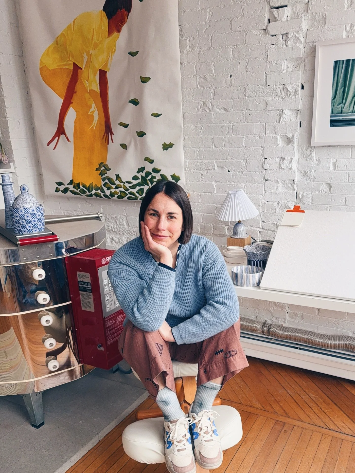 Hi hi! 👋 Here to remind you that I have new ceramics coming to my shop today at 6pm ET!✨You can preview the collection online now.