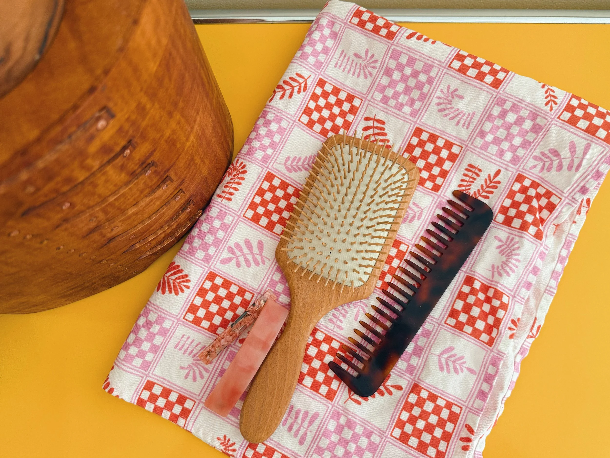 Linen and cotton hand towel in checkered plant design
