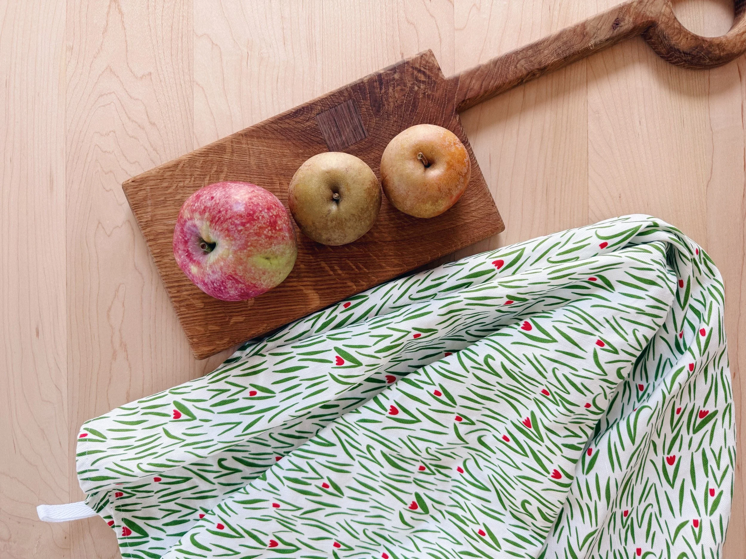 Linen and cotton hand towel in floral design