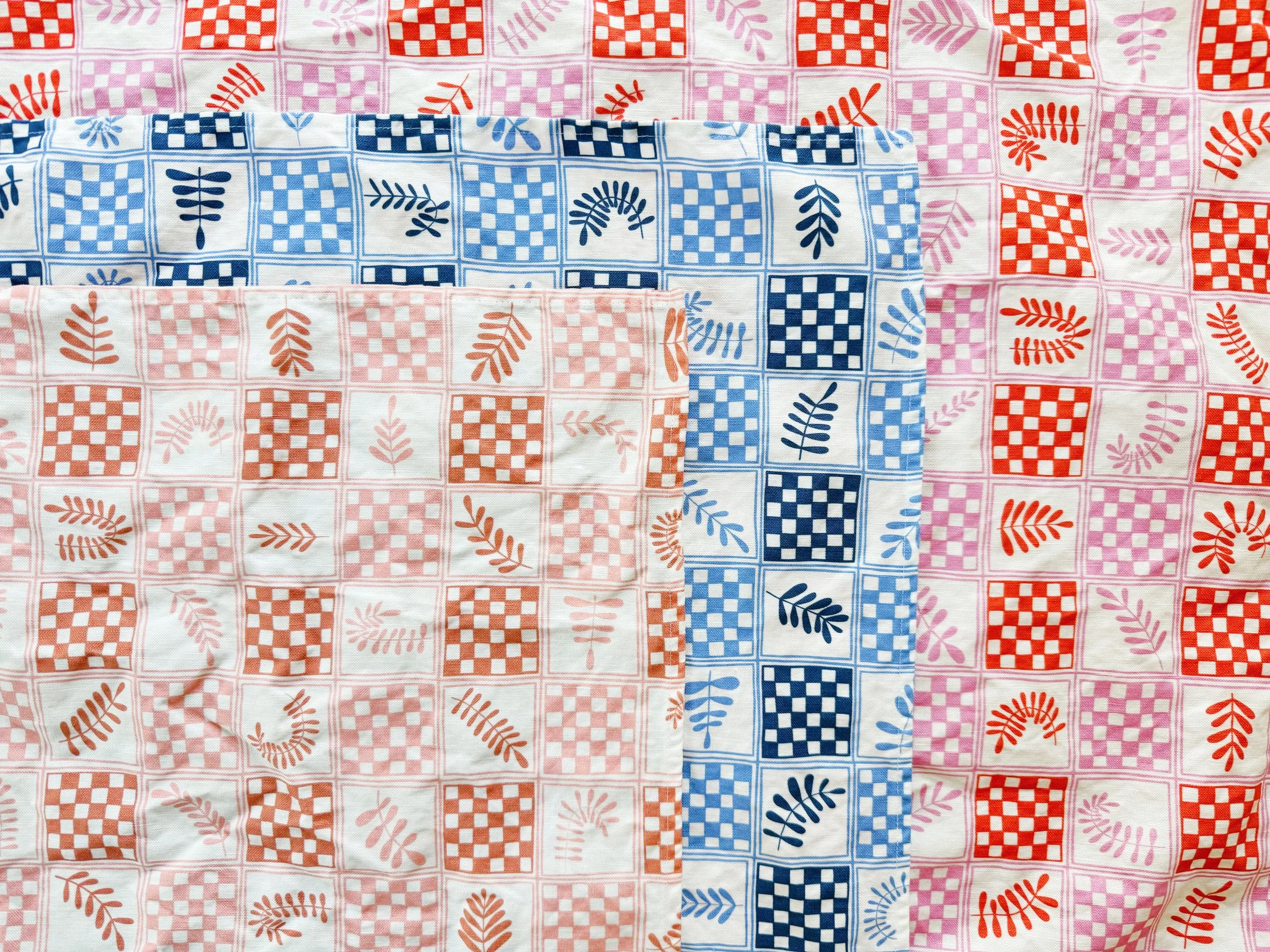 Cloth napkins in a checkered plant design