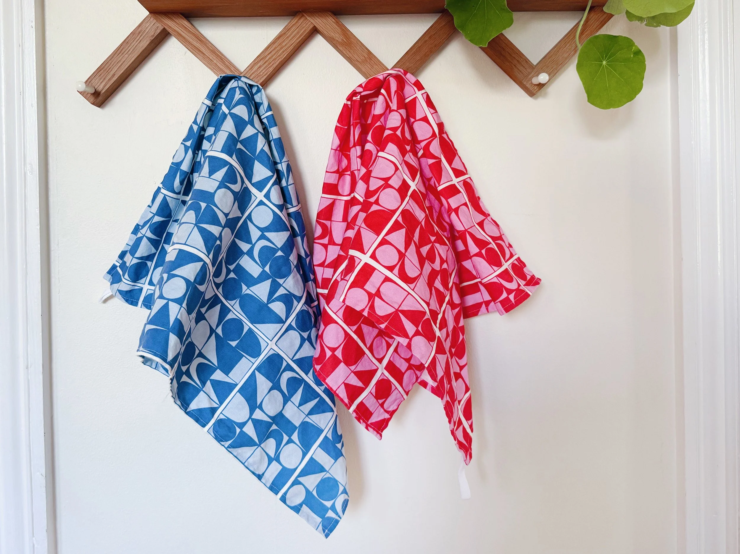 Linen and cotton hand towel in geometric design