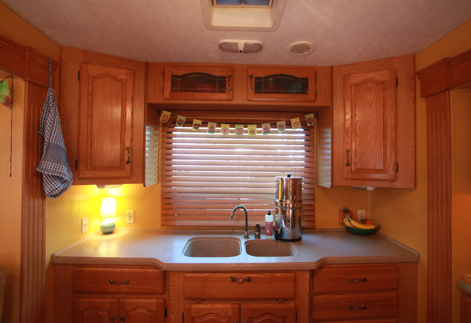 2005 Keystone Montana Fifth Wheel For Sale - Countertop.jpg