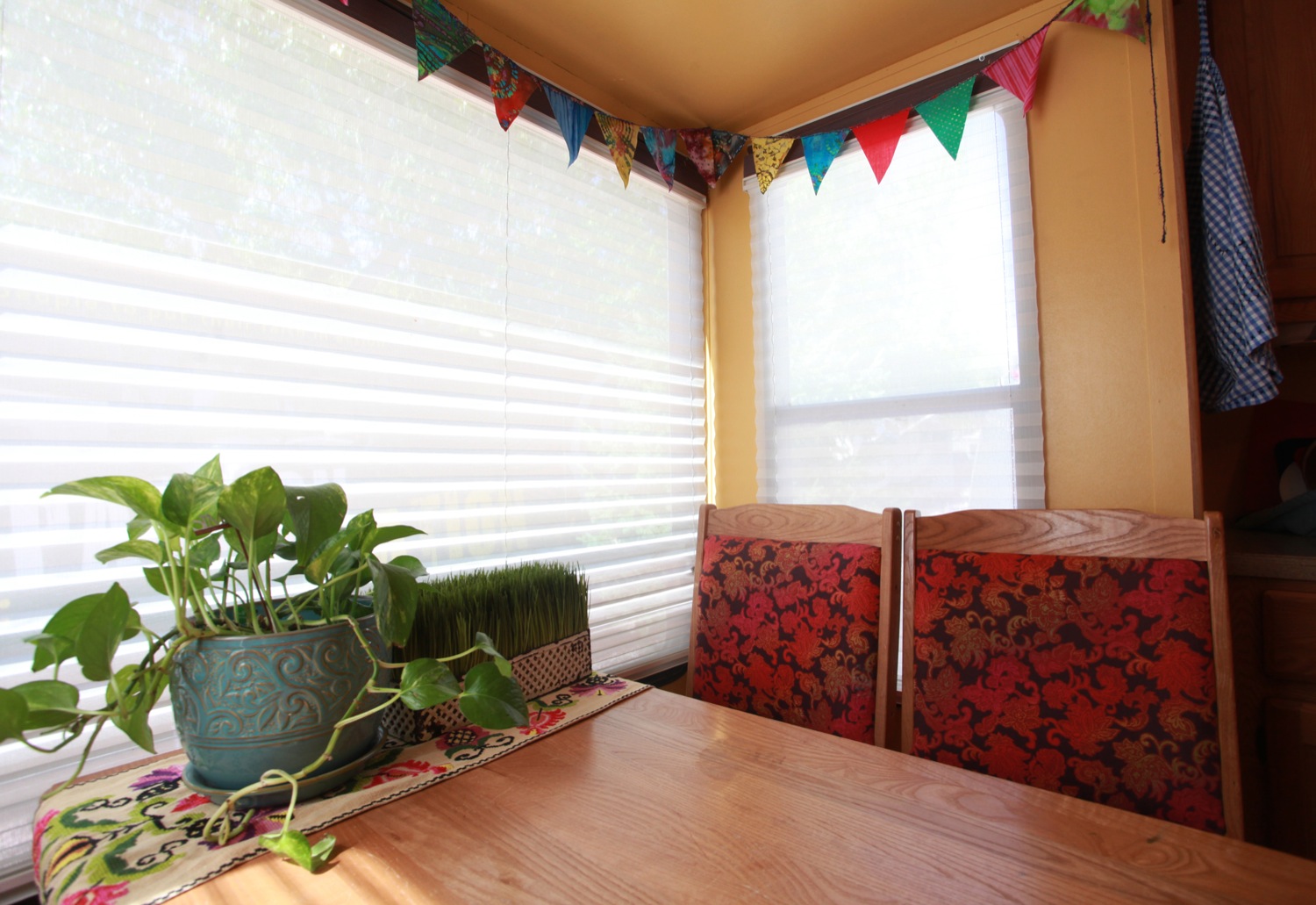 2005 Keystone Montana Fifth Wheel For Sale - Eating Nook.jpg