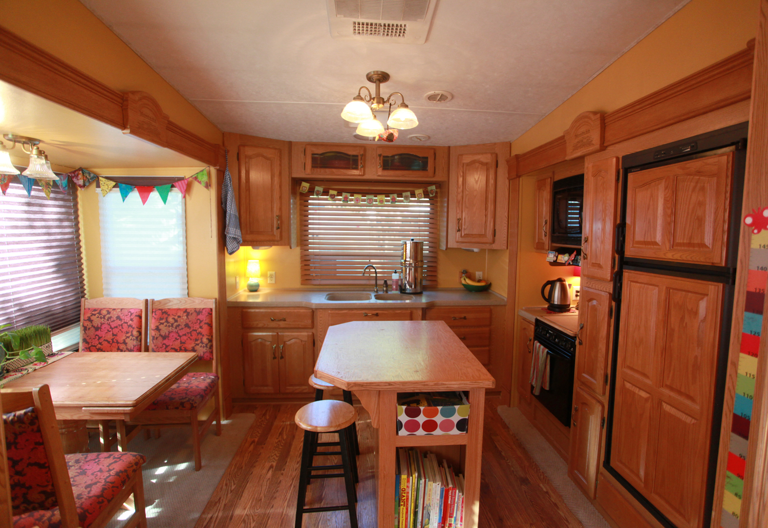 2005 Keystone Montana Fifth Wheel For Sale - Kitchen.jpg