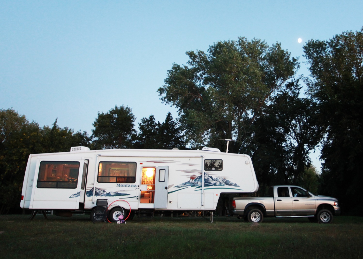 2005 Keystone Montana Fifth Wheel For Sale - Outside.jpg