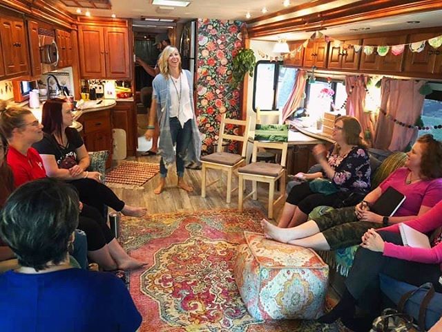 What a magical day!🌟I love gathering with our Lincoln tribe...it reminds me of that one time I felt prompted to jump on a midnight train out of Denver to go teach the first class there for my dear friend and now business partner  @essentials.everyda