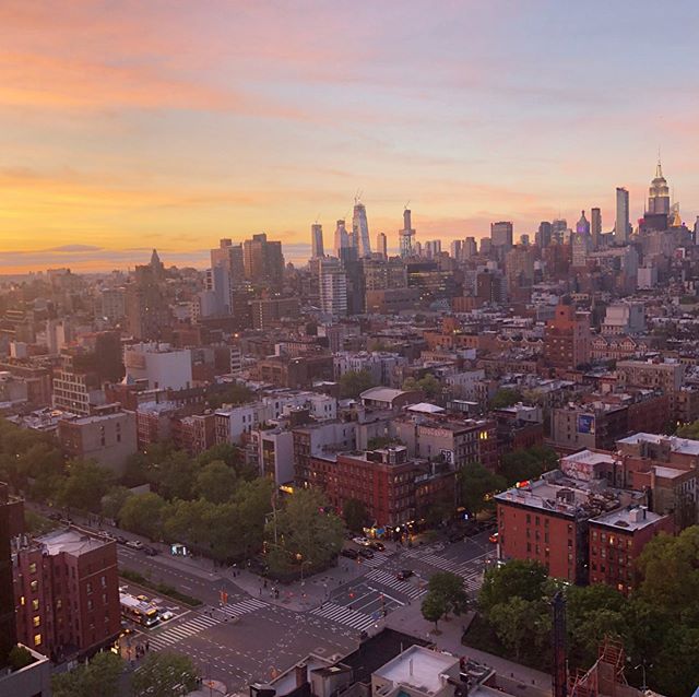 NYC...I&rsquo;m comin&rsquo; for ya!🗽🌈🤗Saturday is @gabbybernstein&rsquo;s Spirit Junkie Live event and I can&rsquo;t wait to soak it all up.🌟Growing and changing and learning is a huge part of my job description and requirement for my sanity🤓. 