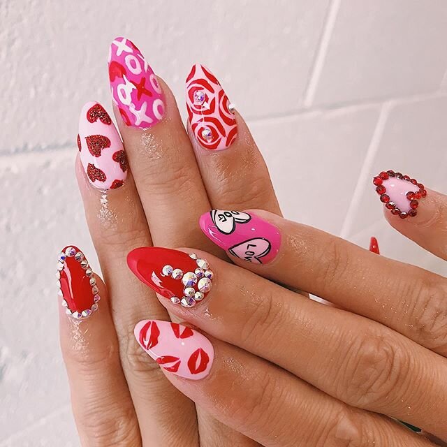 WILL YOU BE MY VALENTINE? 🌹🌹🌹 YES/NO?! 🥰🥰 Eeeeek we are SO excited for Valentines Day instore tomorrow! We will have drinks 🥂 and cupcakes 🧁 for everyone booked in 💕💕 this is a set of superior x hand painted by Nicole! FOR BOOKINGS TEXT 0432