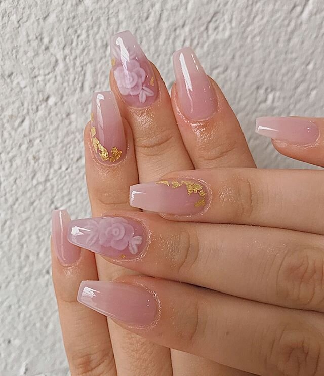 Encapsulated acrylic flowers 🌷 set of advanced x by Carla! 👌🏻 FOR BOOKINGS TEXT 0432 720 425 💕 #adoredollsparlour #getnailedright