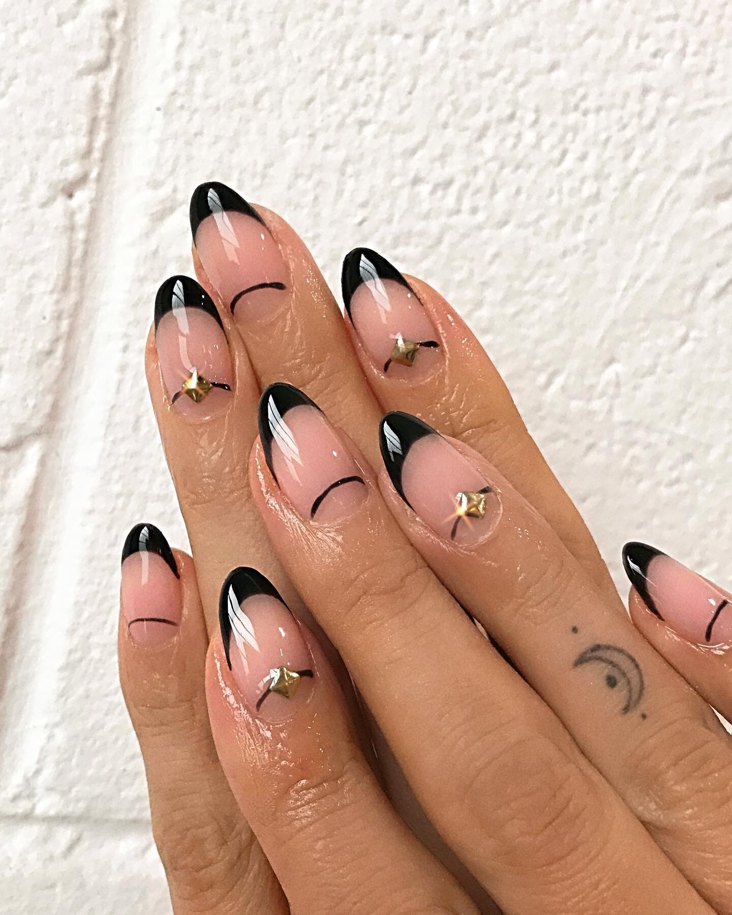 Bold, beautiful
 &amp; natural 〰️

Natural nails with gel + art by Carla ✨

For bookings/to go on our cancellation list text 📞 0432 720 425

#adoredollsparlour #getnailedright