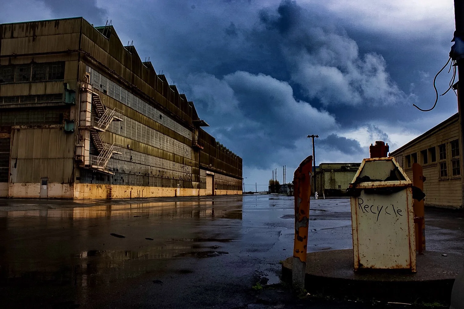 Building 411, Recycling Bin