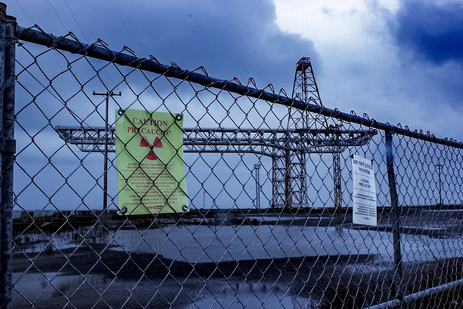 Gantry Crane, Radiation Warning 