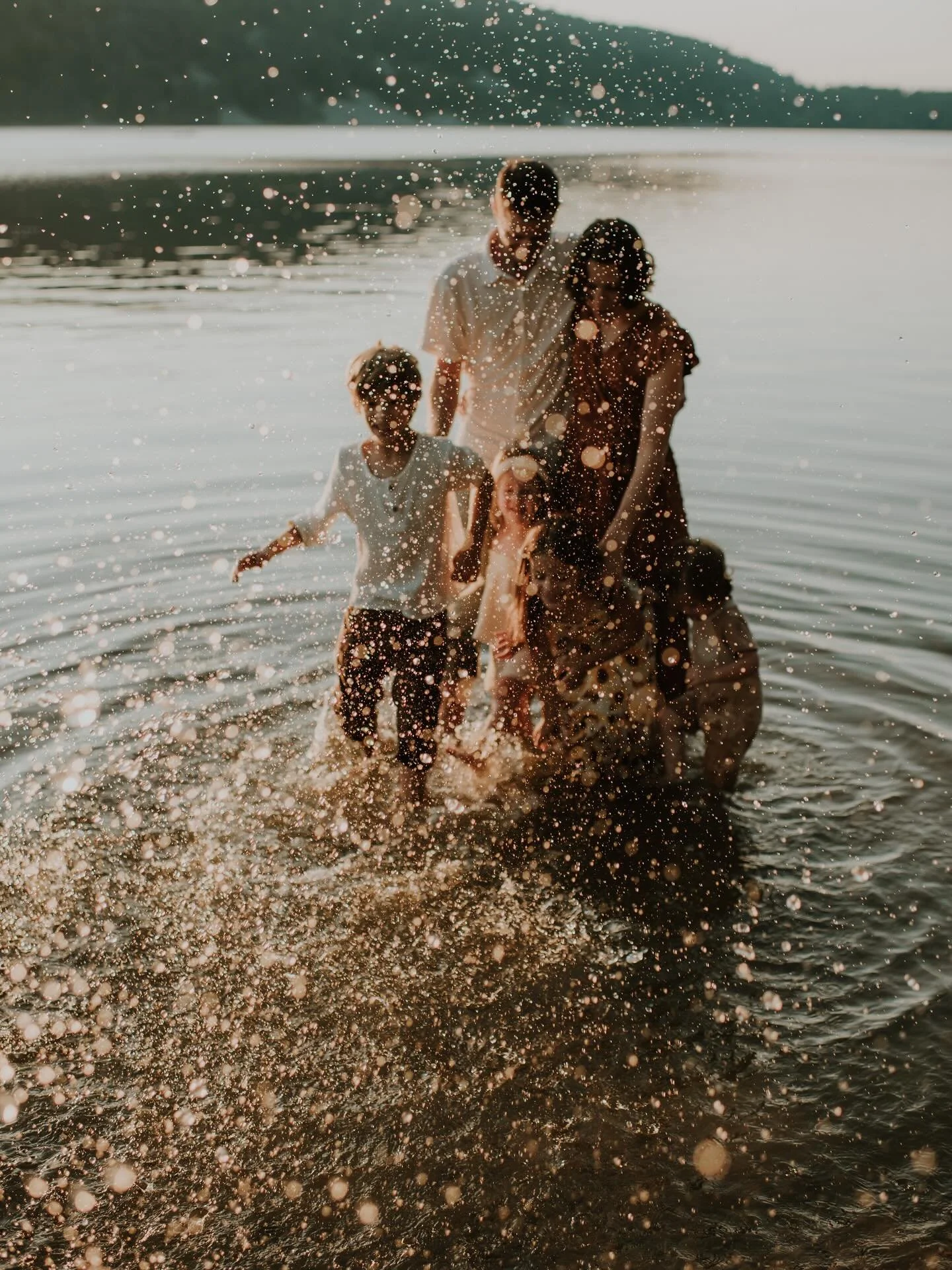 You, me, the kids and lady lake. ✨ Summer left us pretty quick, didn&rsquo;t she? After my lake sessions this year I would jump in for a sunset swim and it was truly the cherry on top of a transformative summer. 🫶🏻