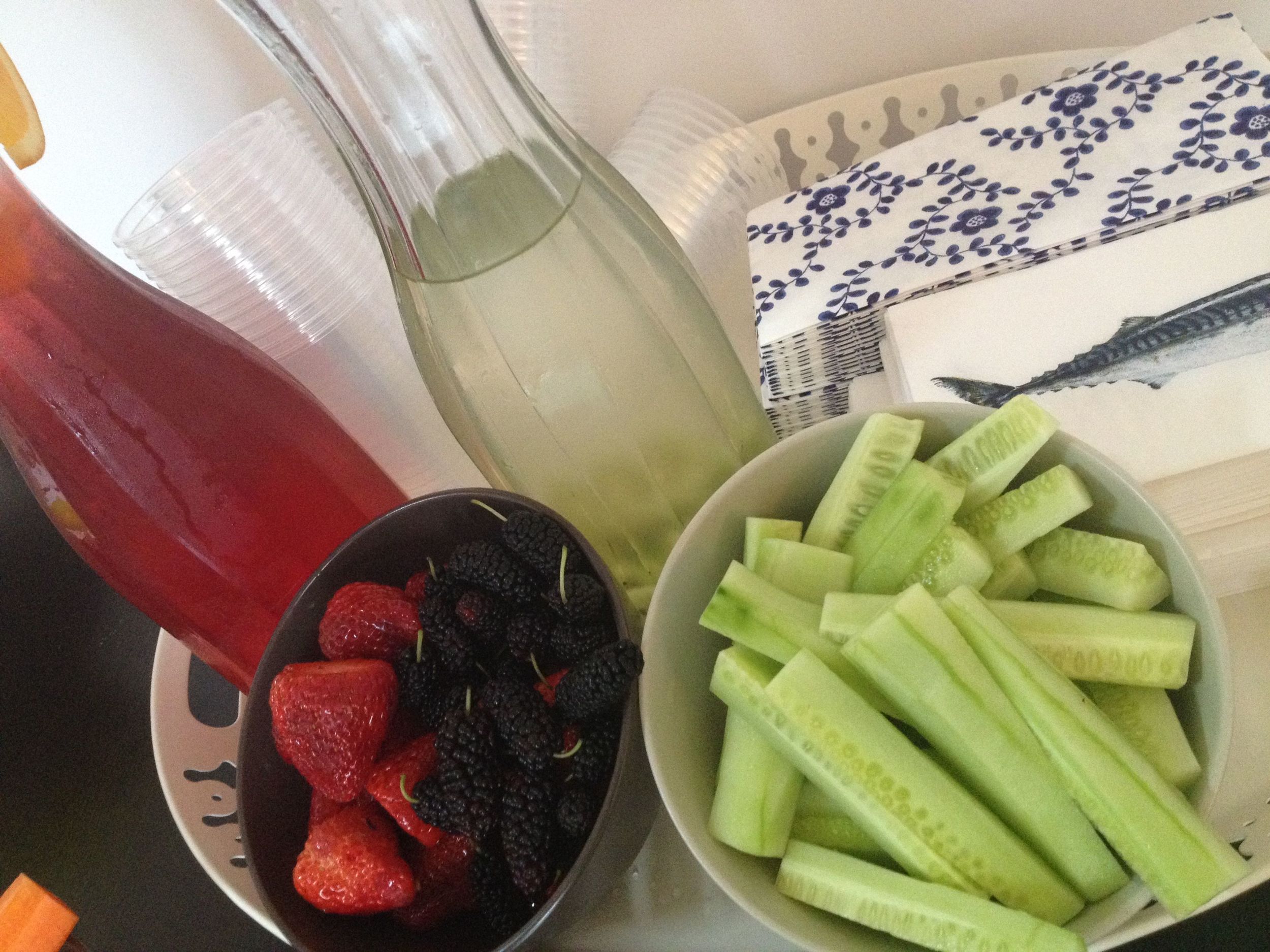 It all started pretty civilized with healthy and beautiful snacks. The strawberries are in season in Shanghai now and they are yuuuuummie! 