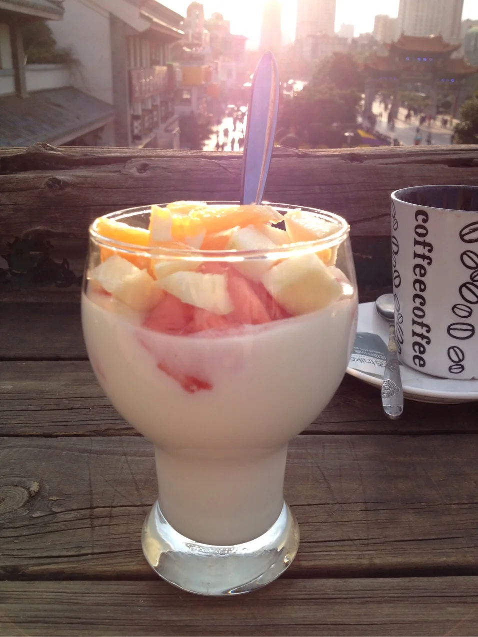 How good is a latte & a yoghurt snack in the sun after a half-day hike - soooo yummy!
