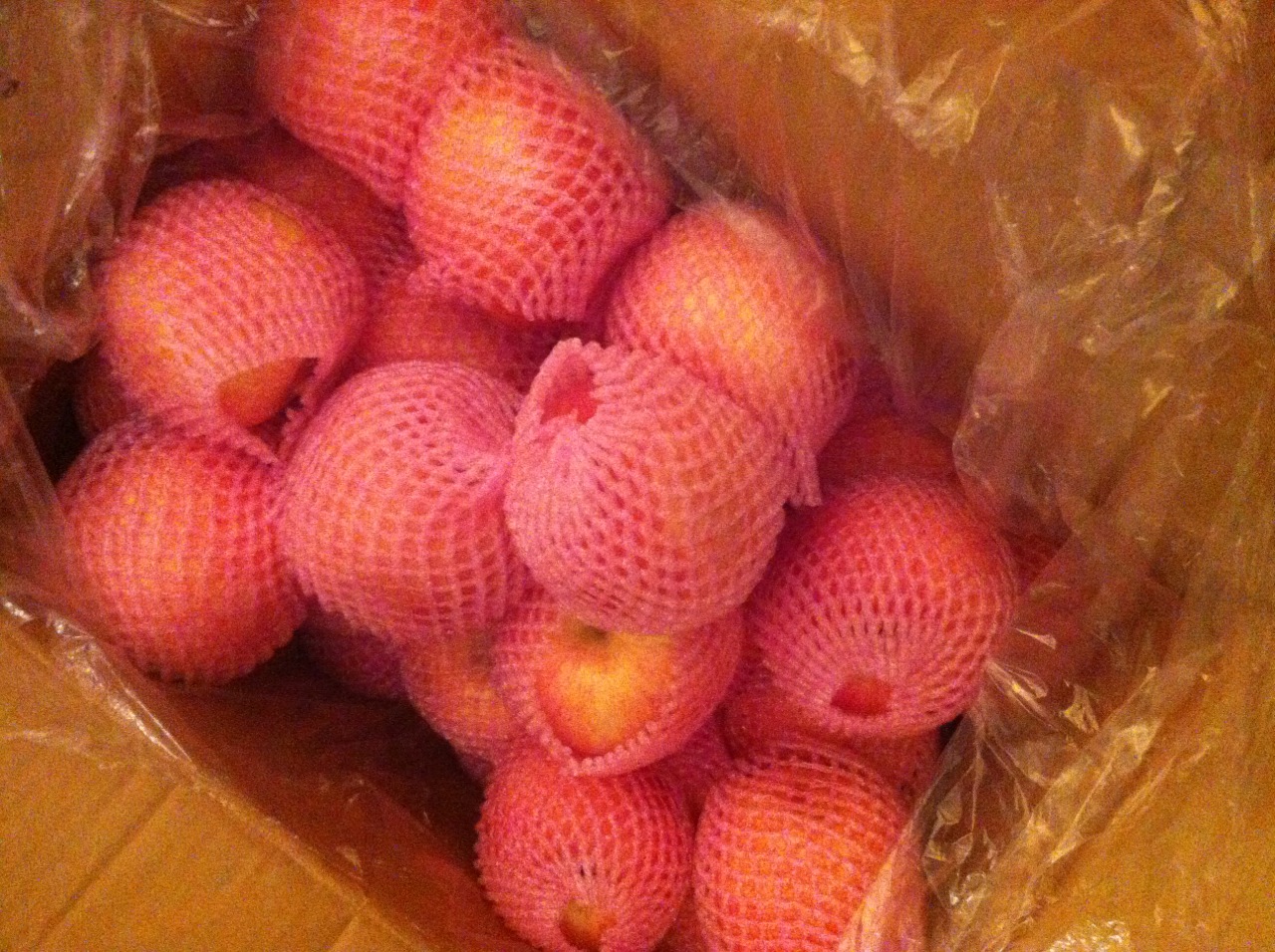My 10kg apple box well-received. Thanks to Christina & Lili's Green Basket