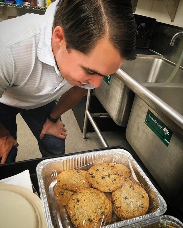 It’s that time of year again! theBOX is selling packaged Chocolate Chip Salted Oat Cookies for you to take home to your families for the holidays.
Click link to order theBOX’s famous cookies for November 8th or November 20th pickup. Orders due by Sunday night (11/4). https://squareup.com/store/the-BOX/