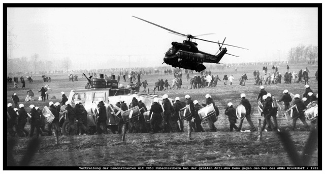 copyright Herbert Piel: Vertreibung der Demonstranten mit CH53-Hubschraubern bei der größten Anti-AKW-Demo gegen den Bau des AKWs Brokdorf, 1981