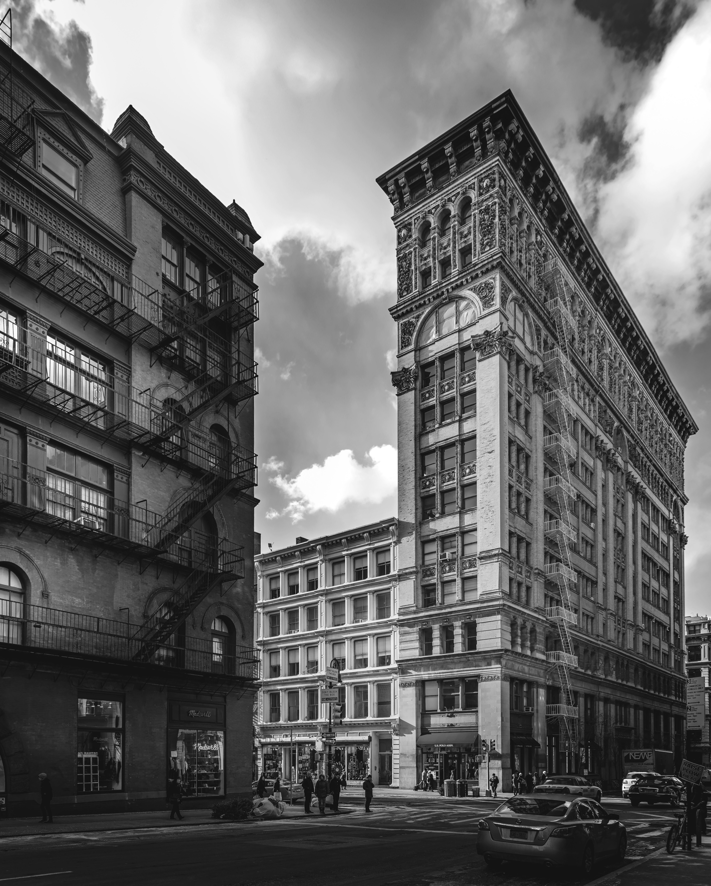 © New York by Serge Ramelli, published by teNeues, www.teneues.com. CORNER SOHO, Photo © 2015 Serge Ramelli and YellowKorner. All rights reserved.