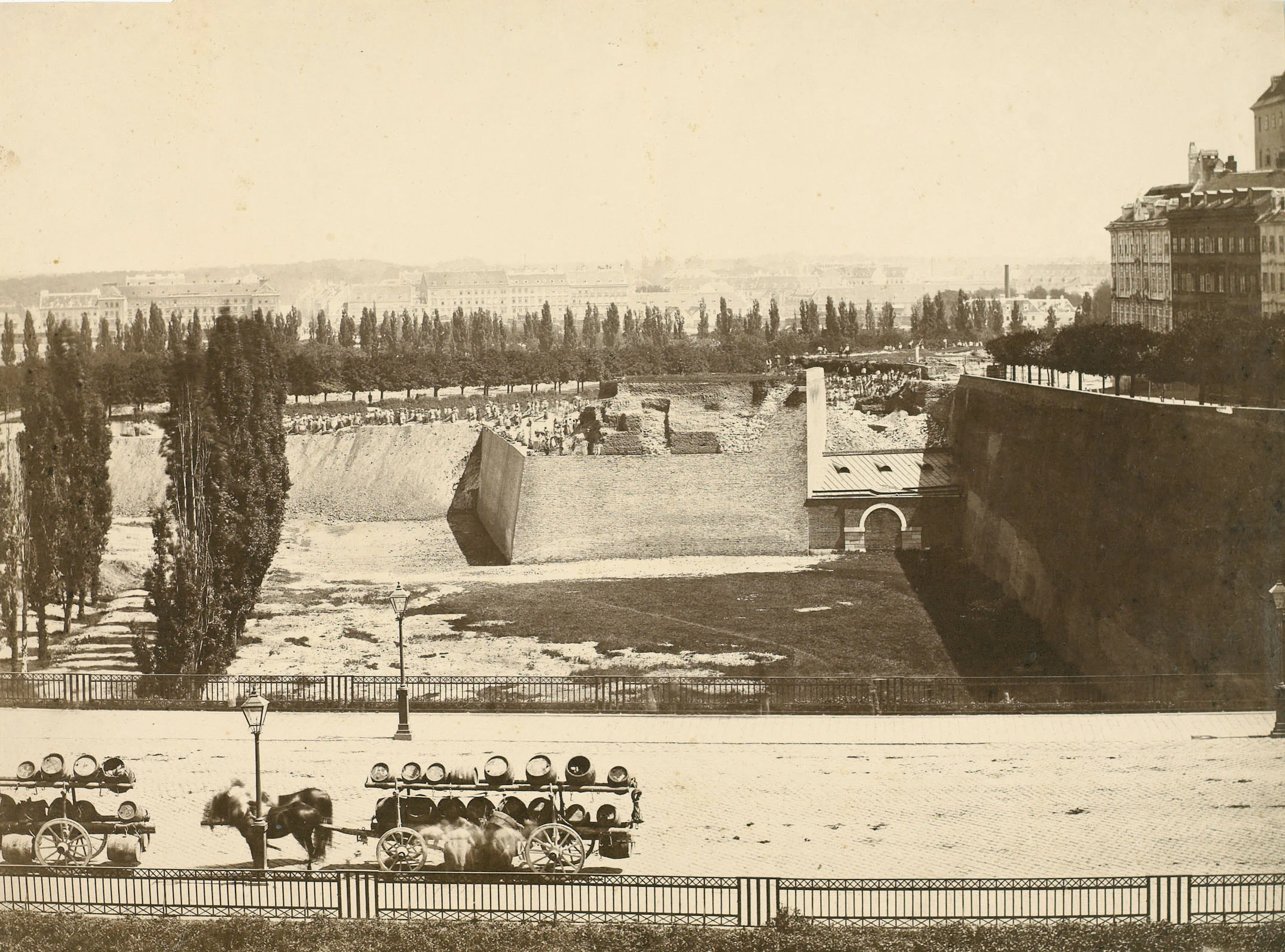 K. K. Hof- und Staatsdruckerei WienDie Schottenbastei in Wien zur Zeit ihres Abbruchs, 1860© Albertina