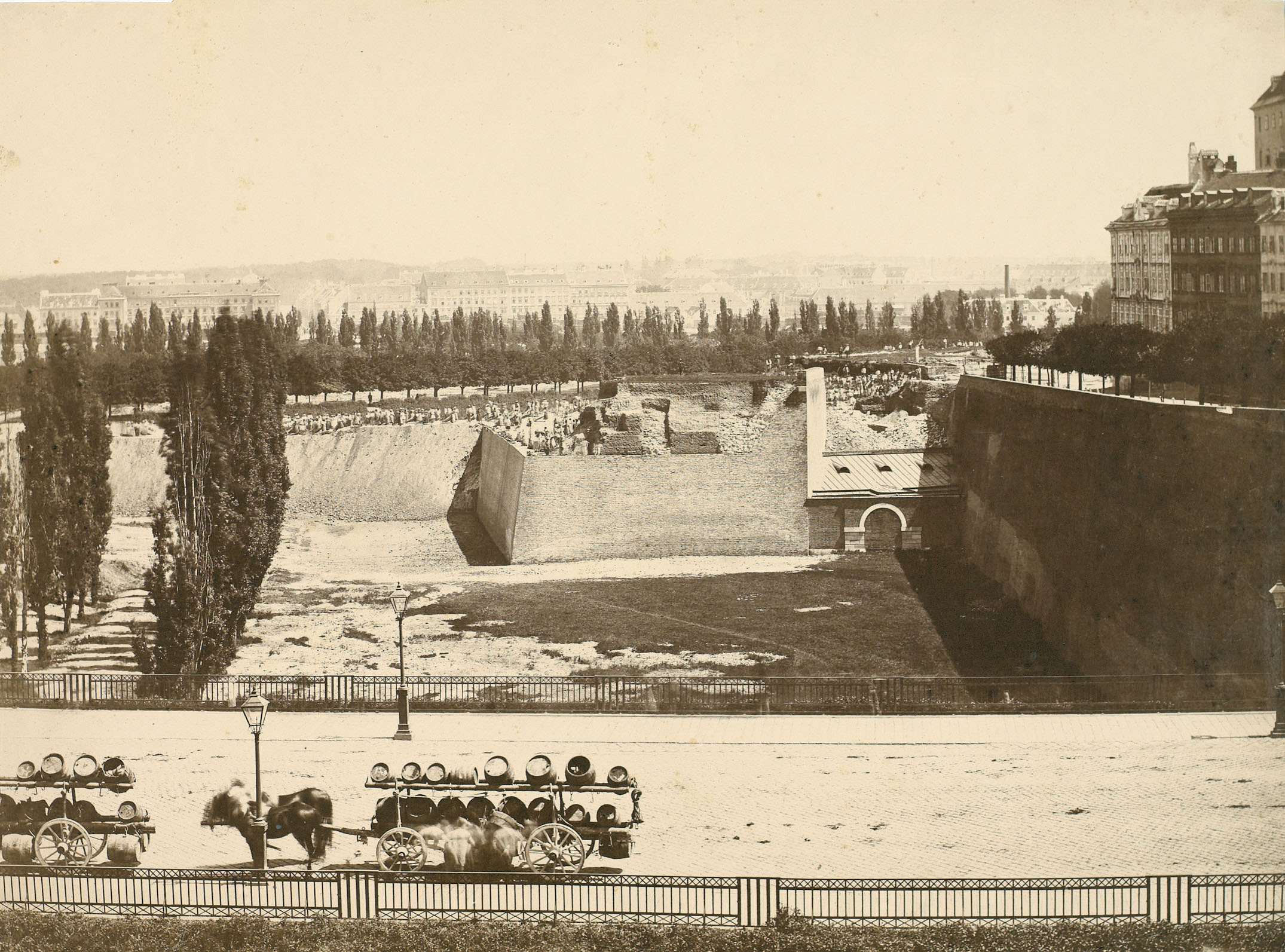 K. K. Hof- und Staatsdruckerei Wien Die Schottenbastei in Wien zur Zeit ihres Abbruchs, 1860 © Albertina