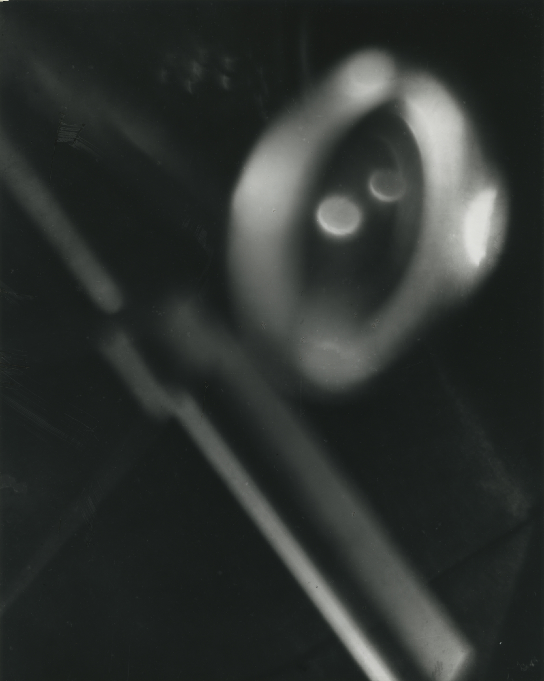 Kanbei Hanaya, Revolving, 1930, Silbergelatineabzug, 25,2 x 20,2 cm, © Kanbei Hanaya